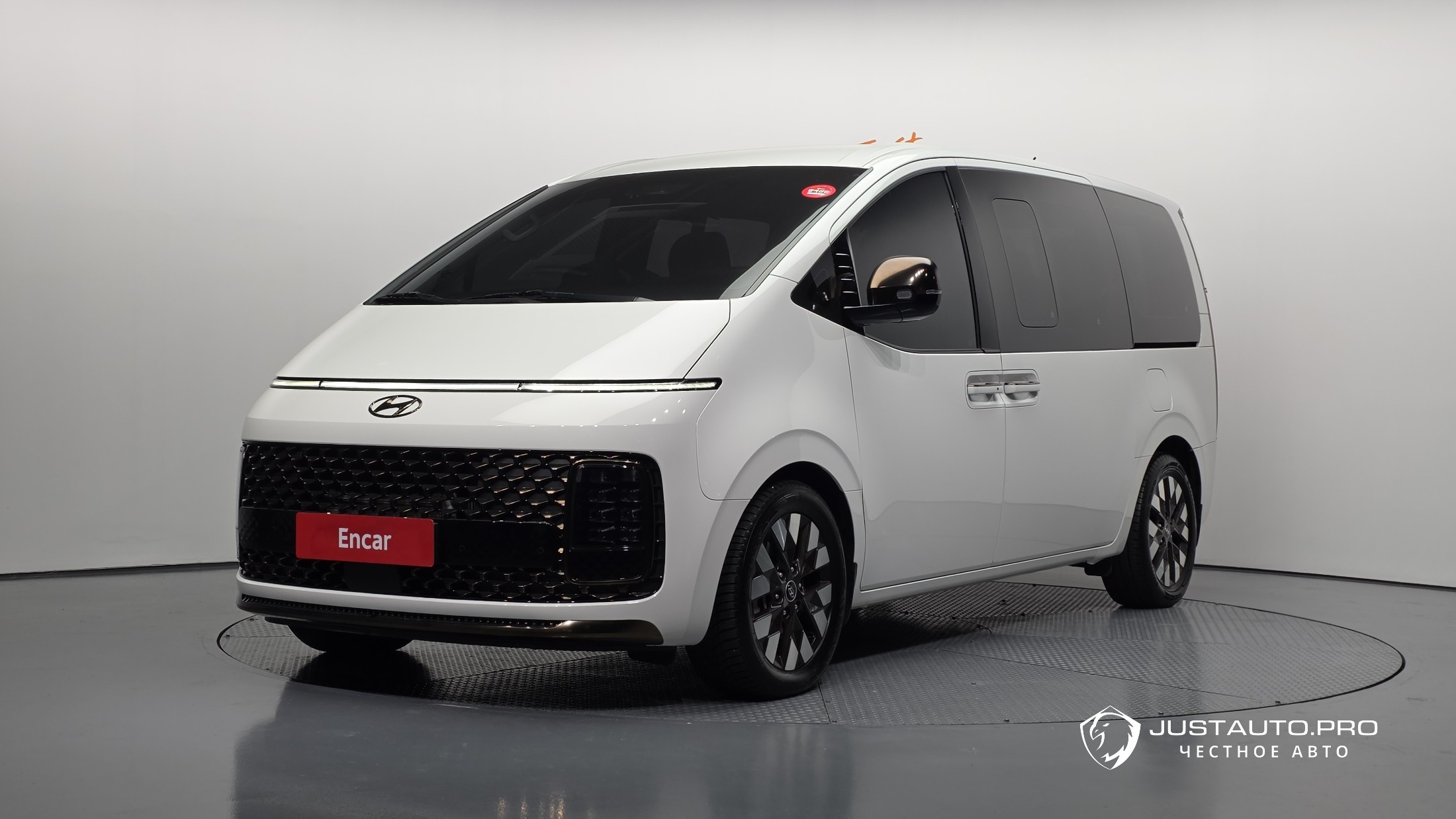 Автомобиль Hyundai Staria