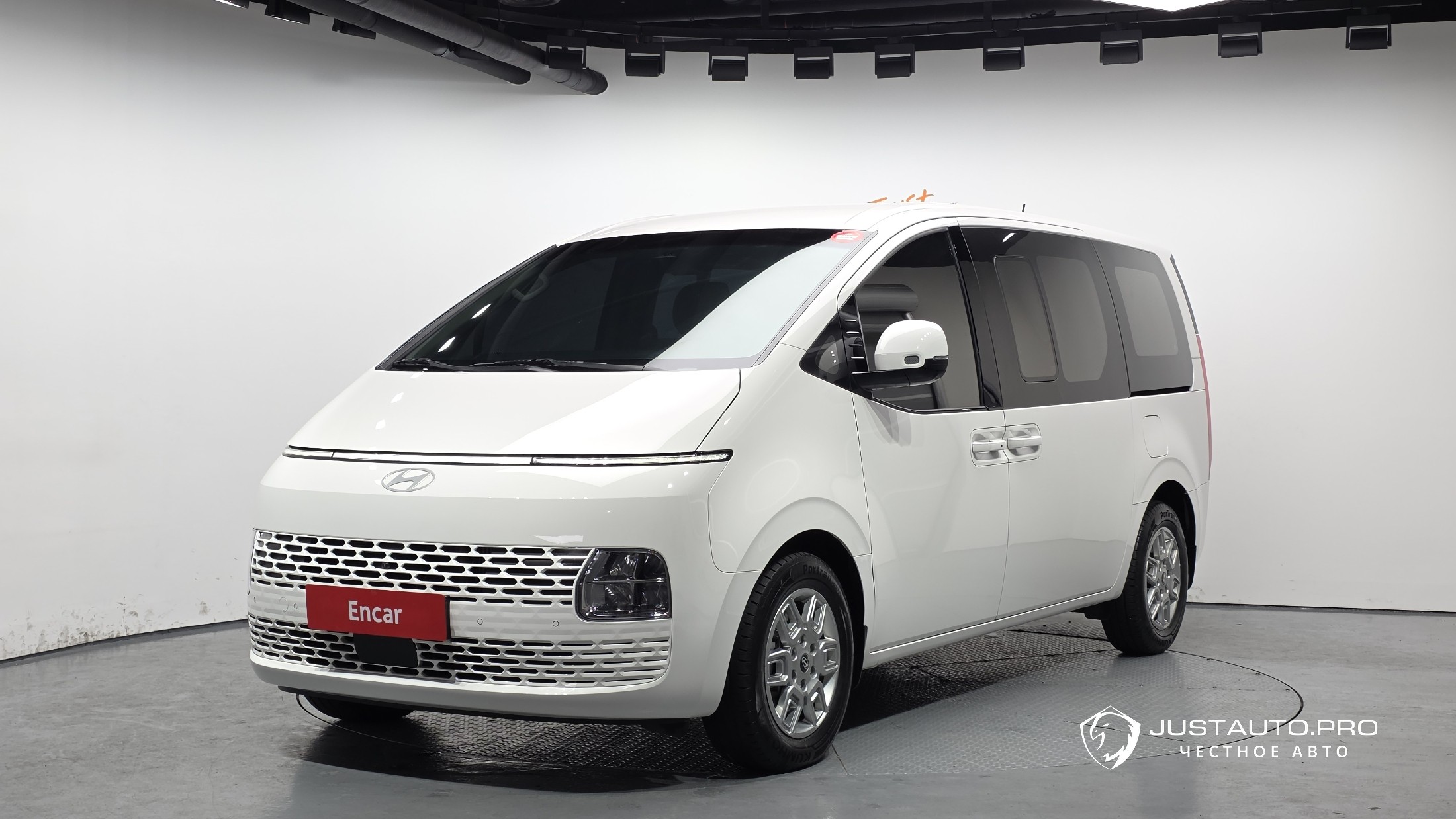 Автомобиль Hyundai Staria