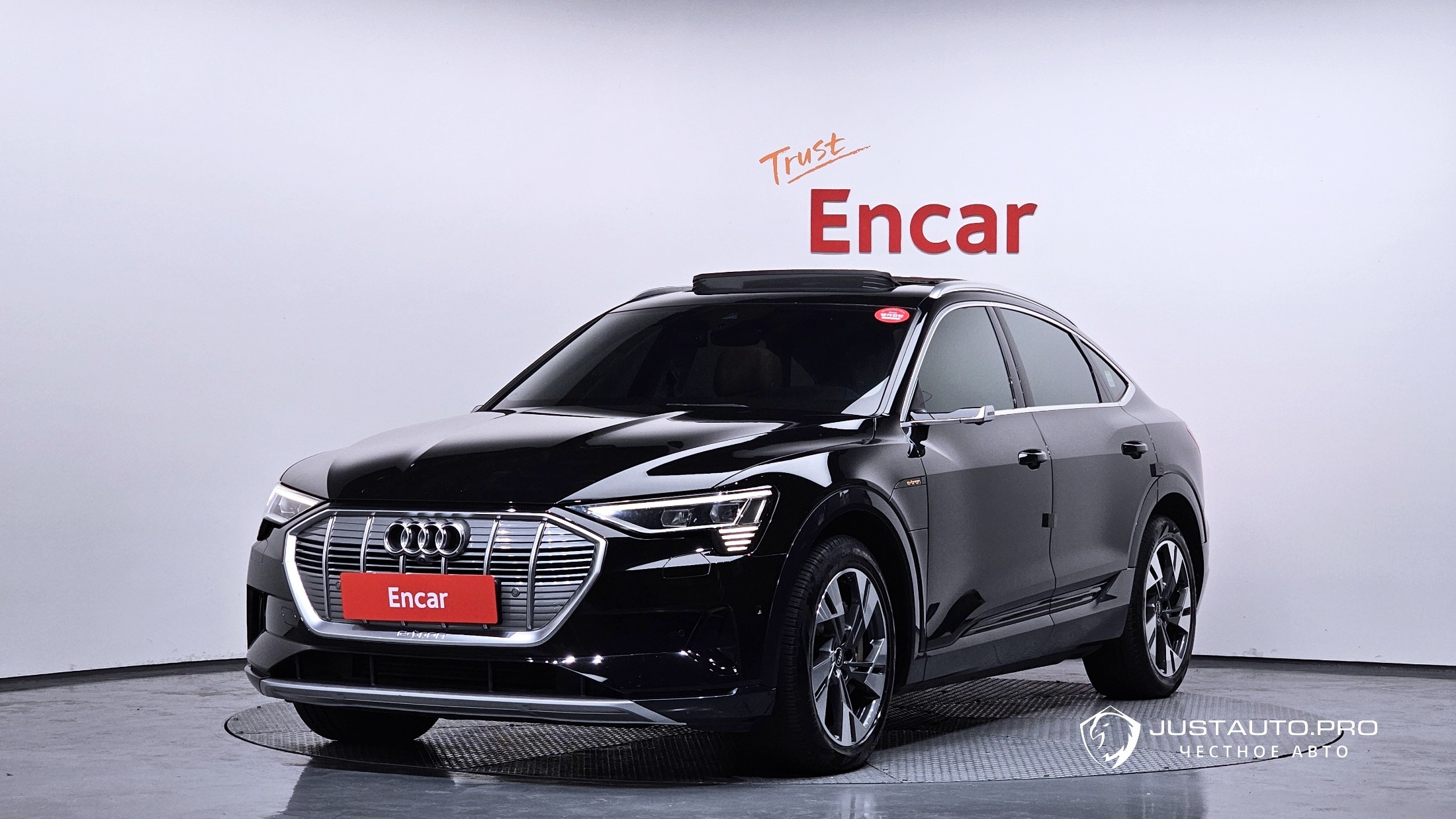 Автомобиль Audi e-tron