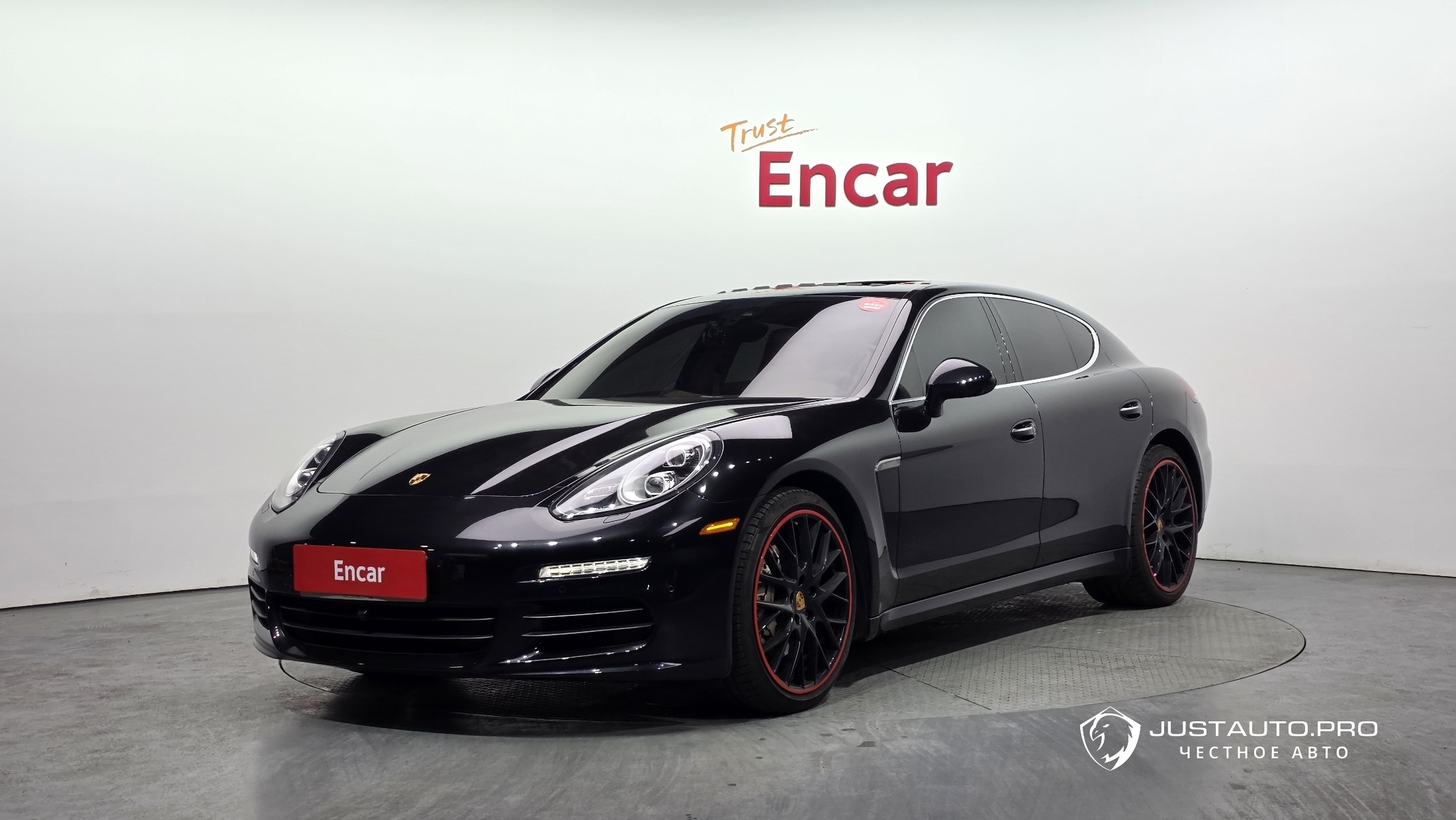 Автомобиль Porsche Panamera