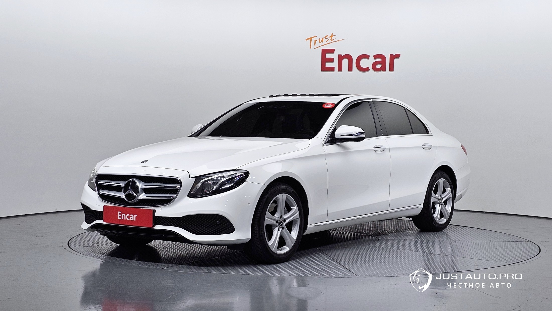 Автомобиль Mercedes-Benz E-Class