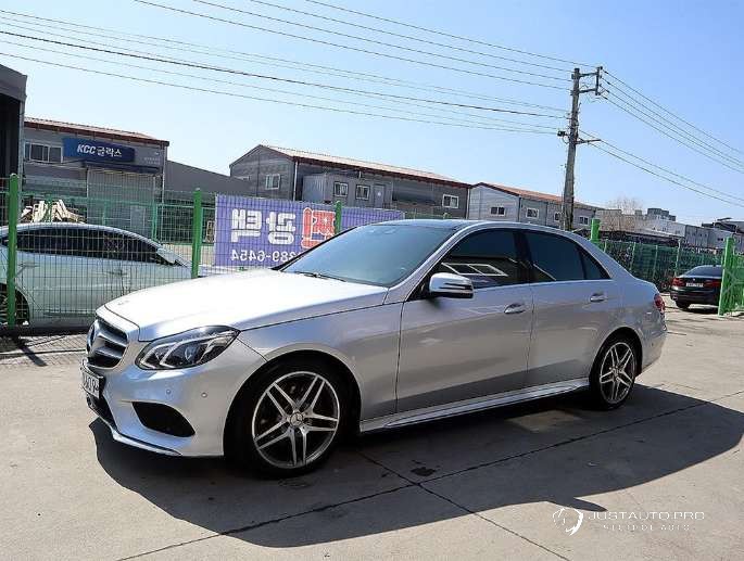 Автомобиль Mercedes-Benz E-Class