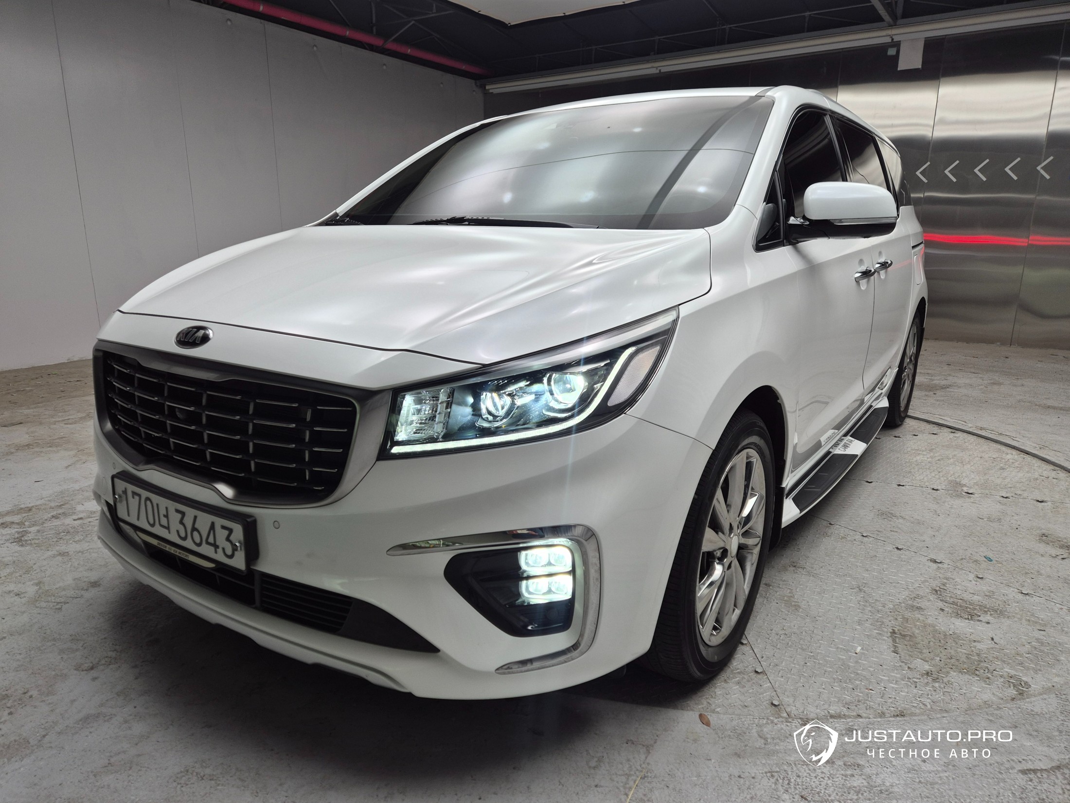 Автомобиль Kia Canival