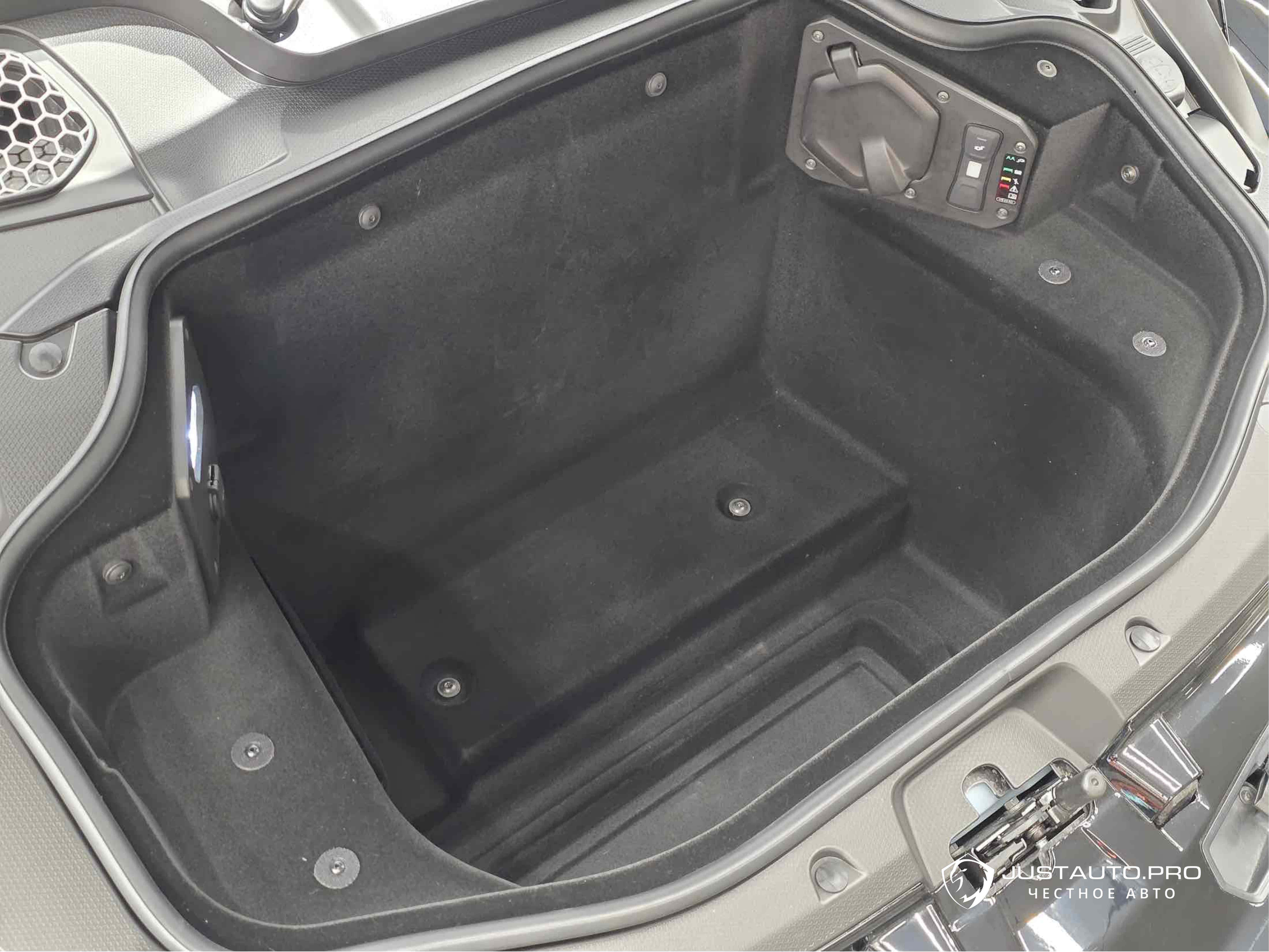 Автомобиль Lamborghini Revuelto