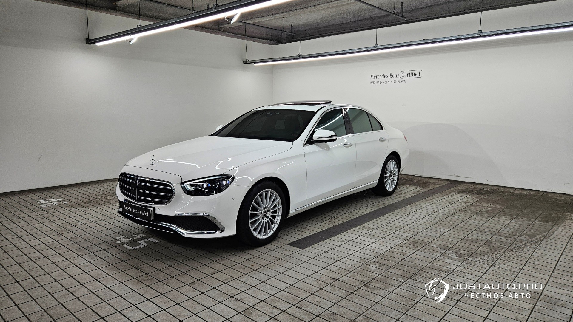 Автомобиль Mercedes-Benz E-Class