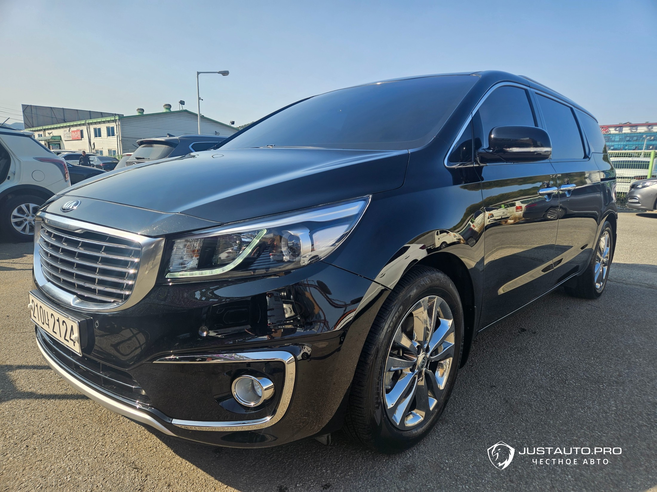 Автомобиль Kia Canival