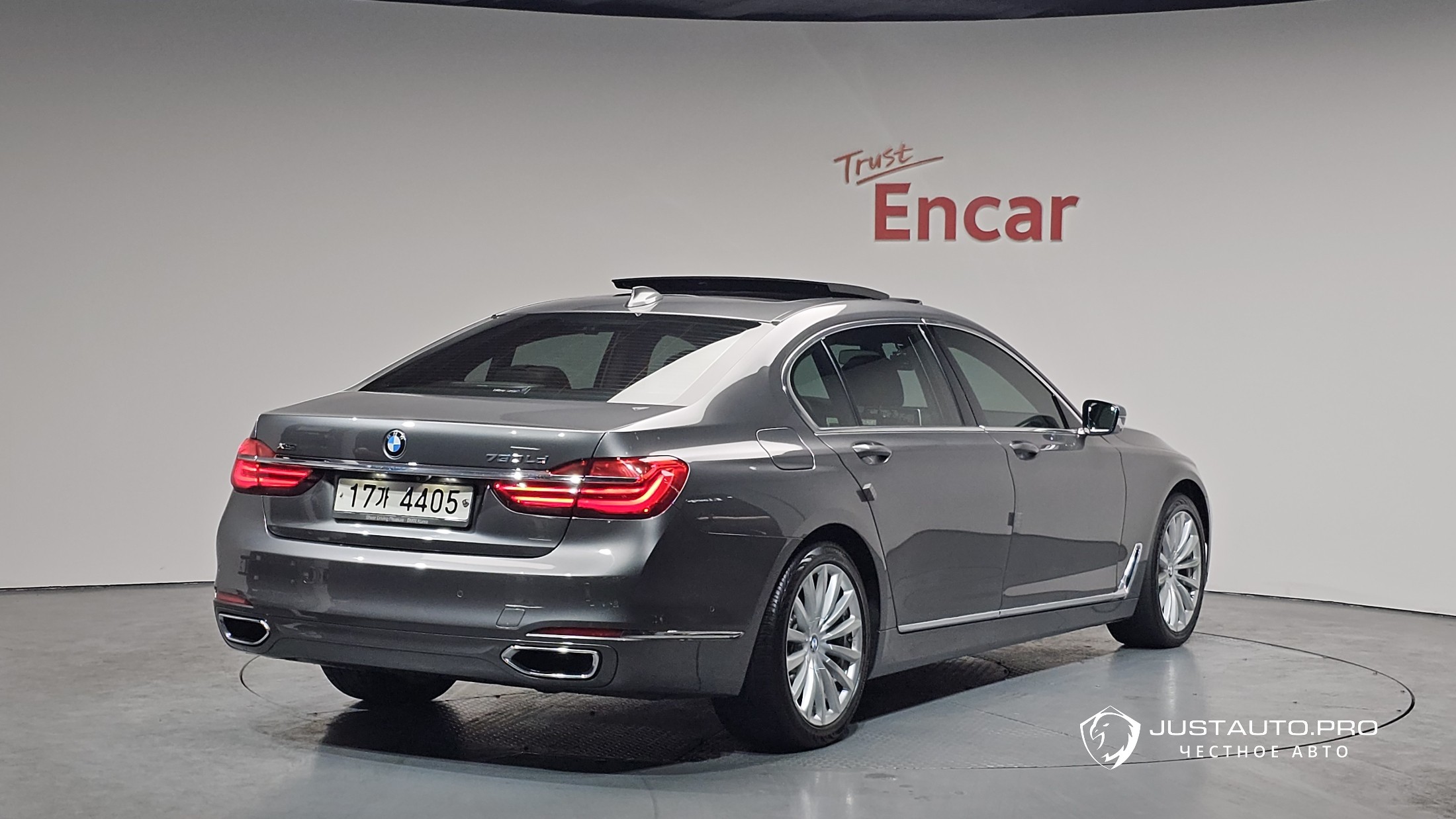 Автомобиль BMW 7-Series