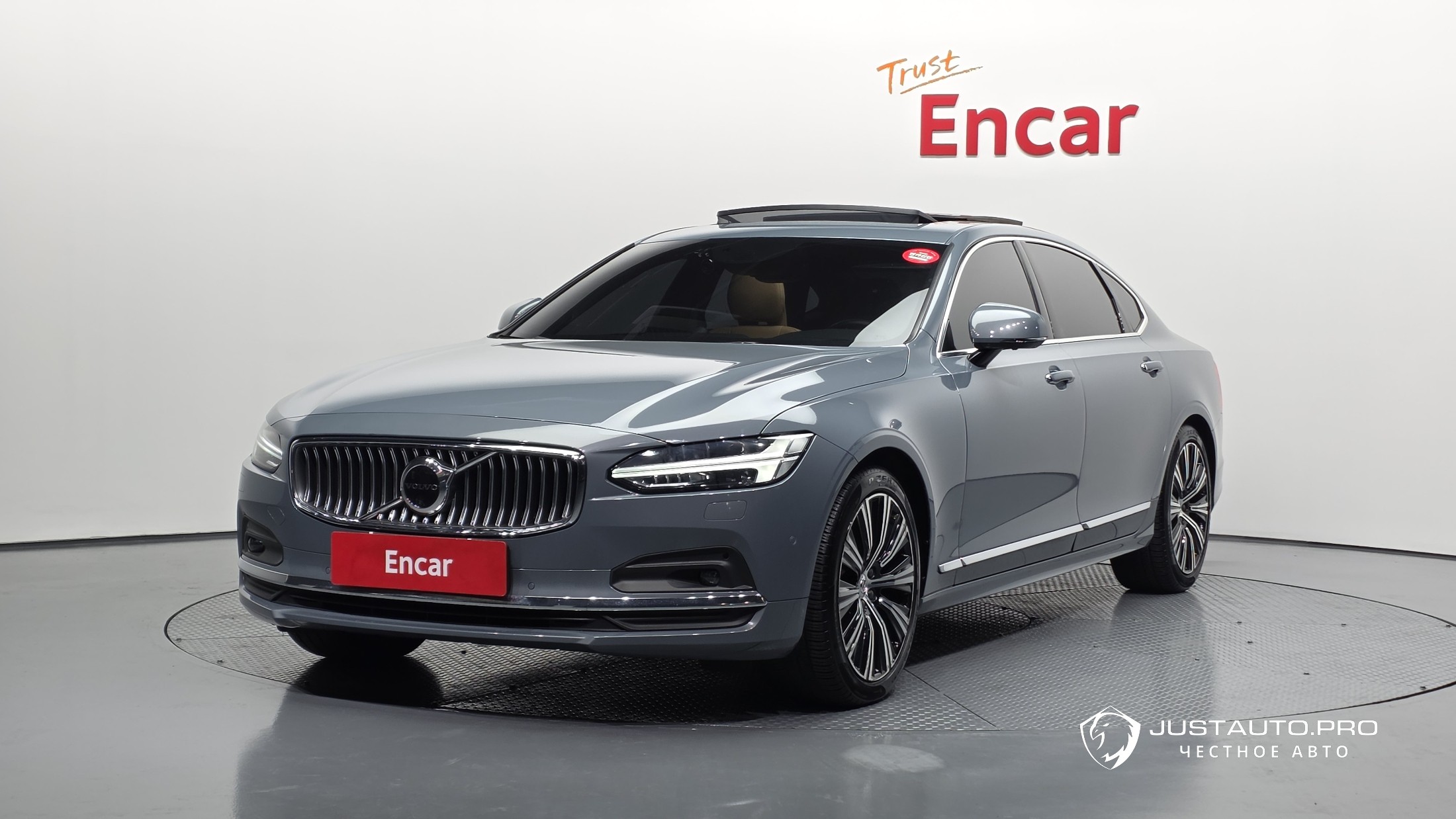 Автомобиль Volvo S90
