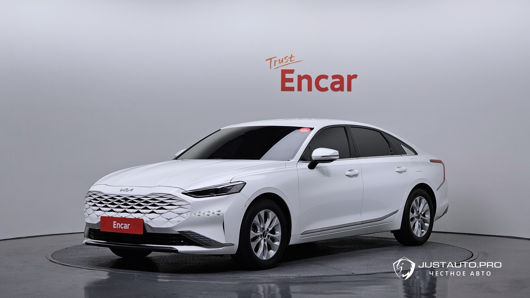 Автомобиль Kia K8