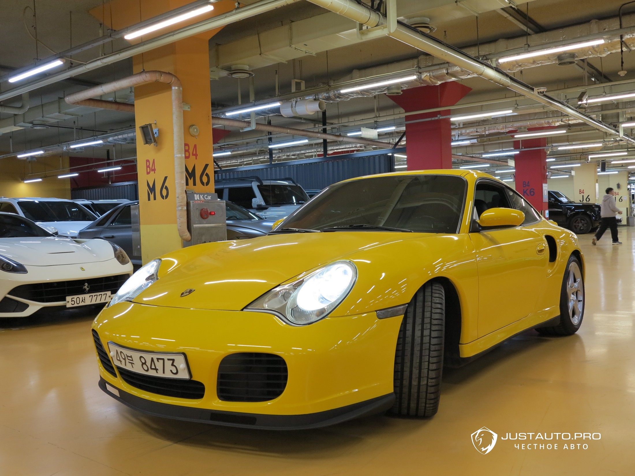 Автомобиль Porsche 911