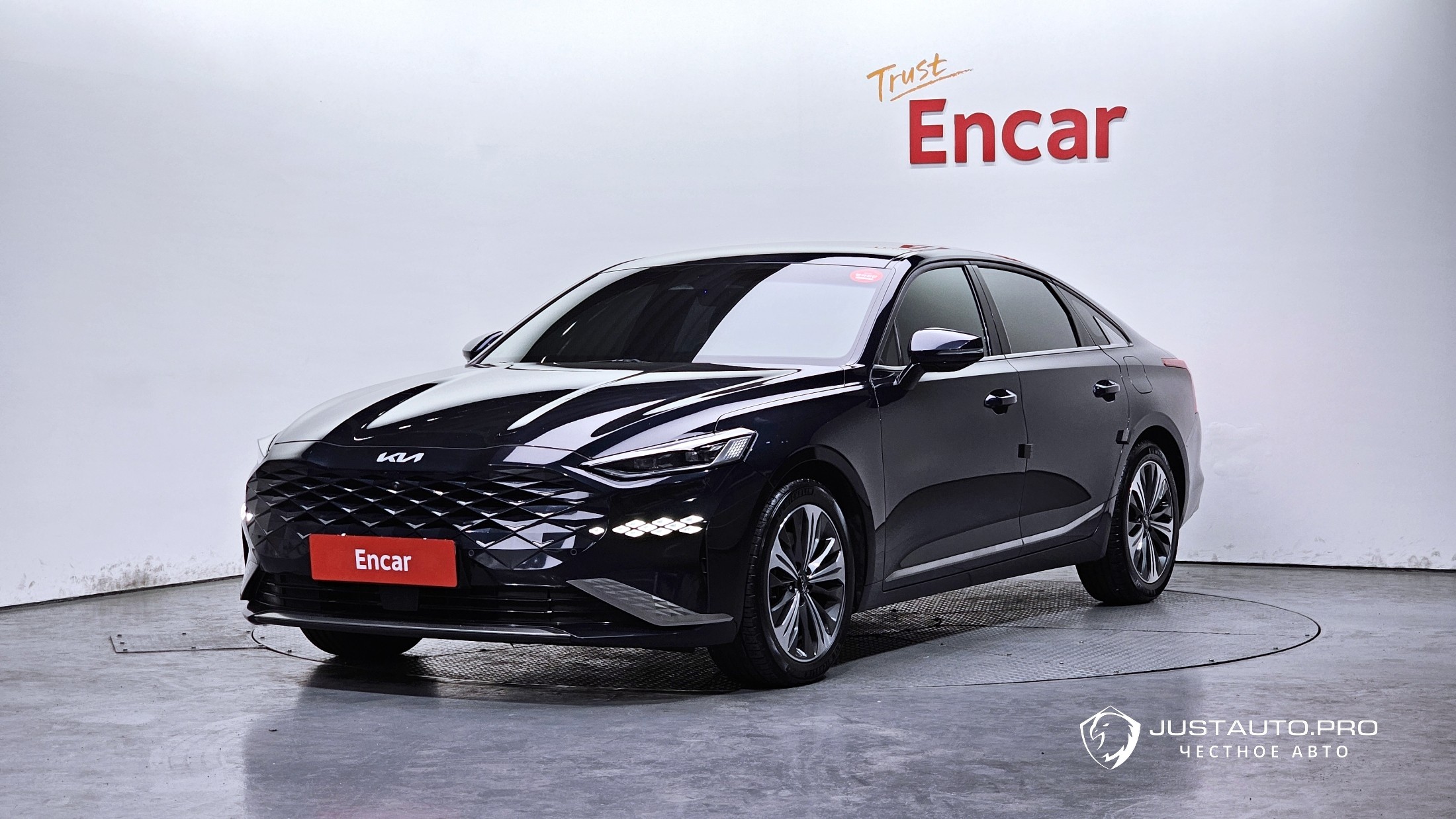 Автомобиль Kia K8