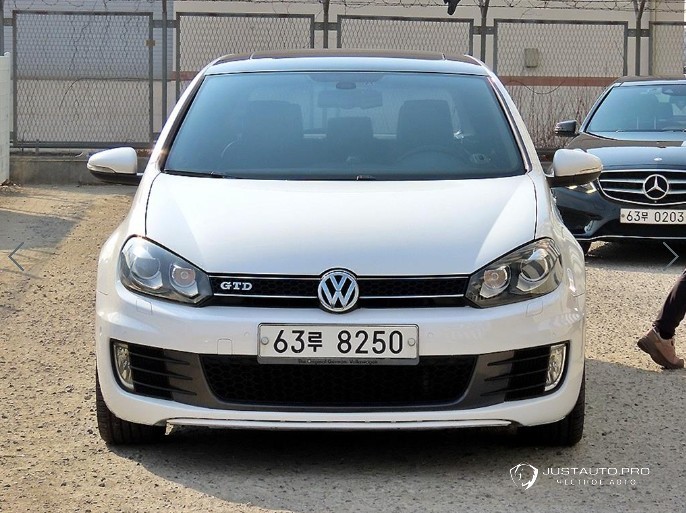 Автомобиль Volkswagen Golf