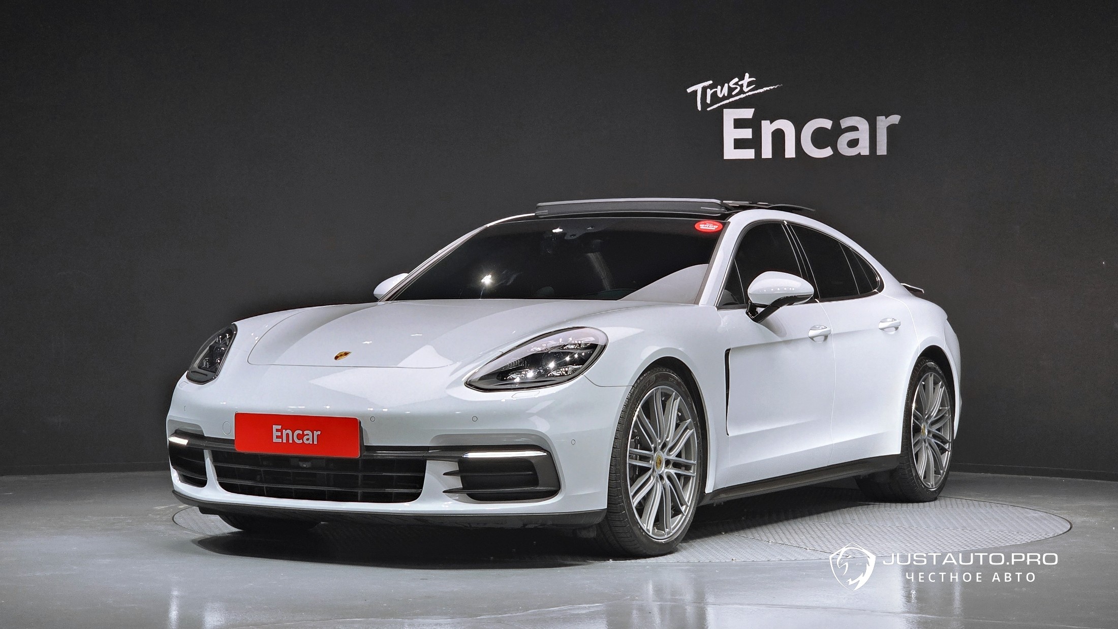Автомобиль Porsche Panamera