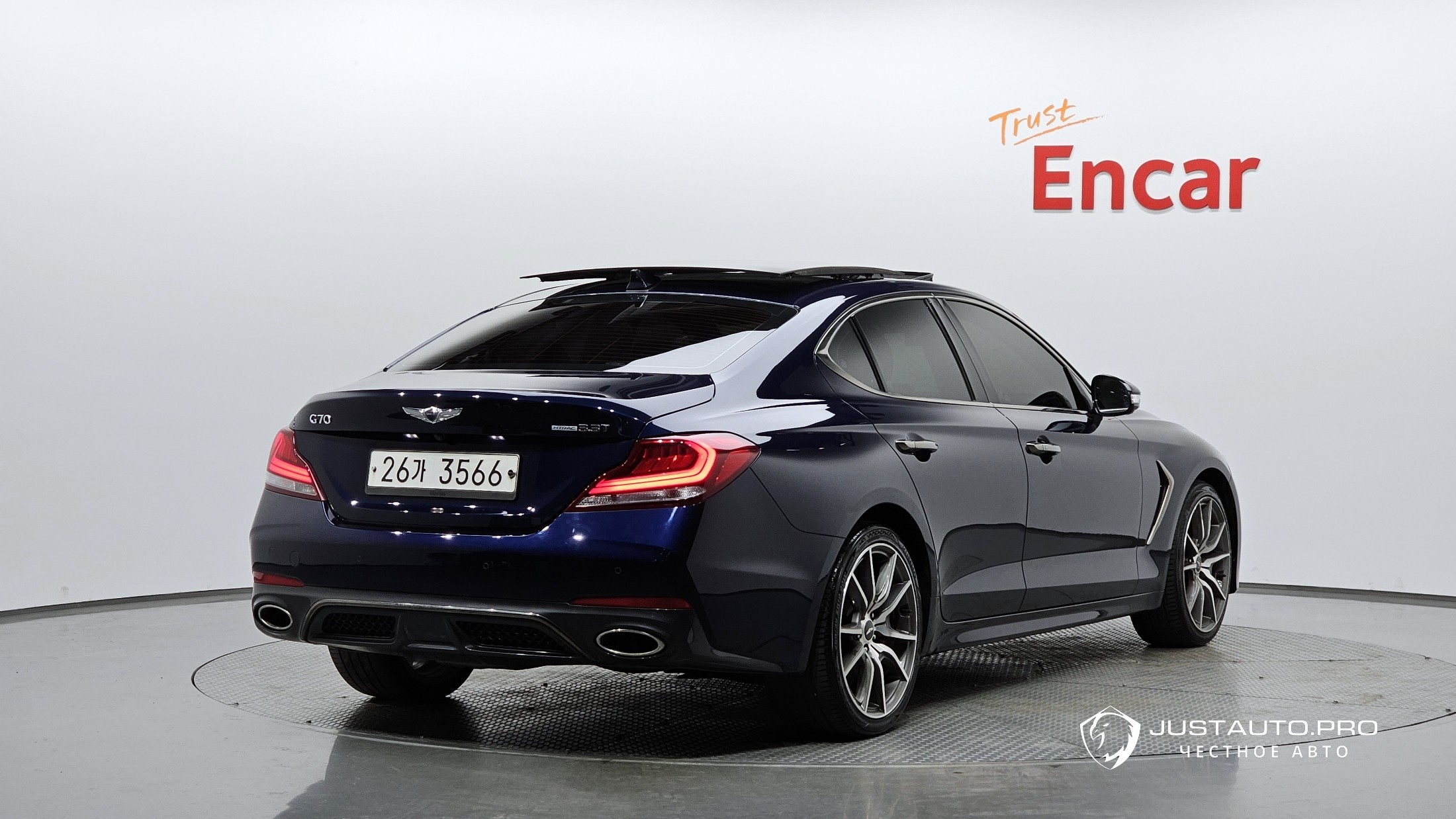 Автомобиль Genesis G70