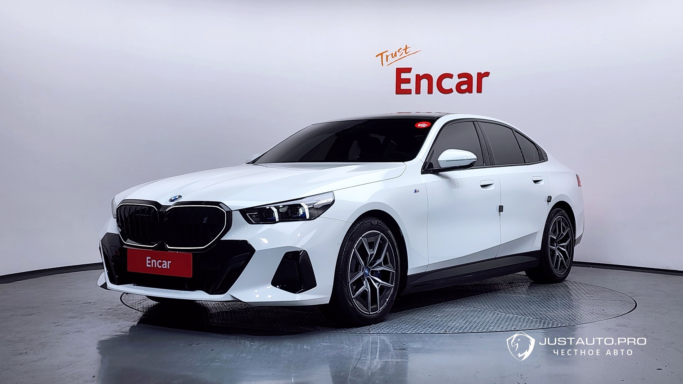 Автомобиль BMW i5