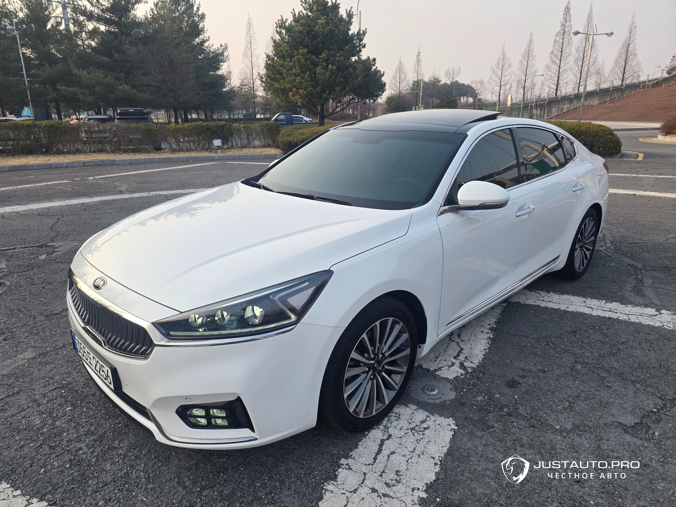 Автомобиль Kia K7