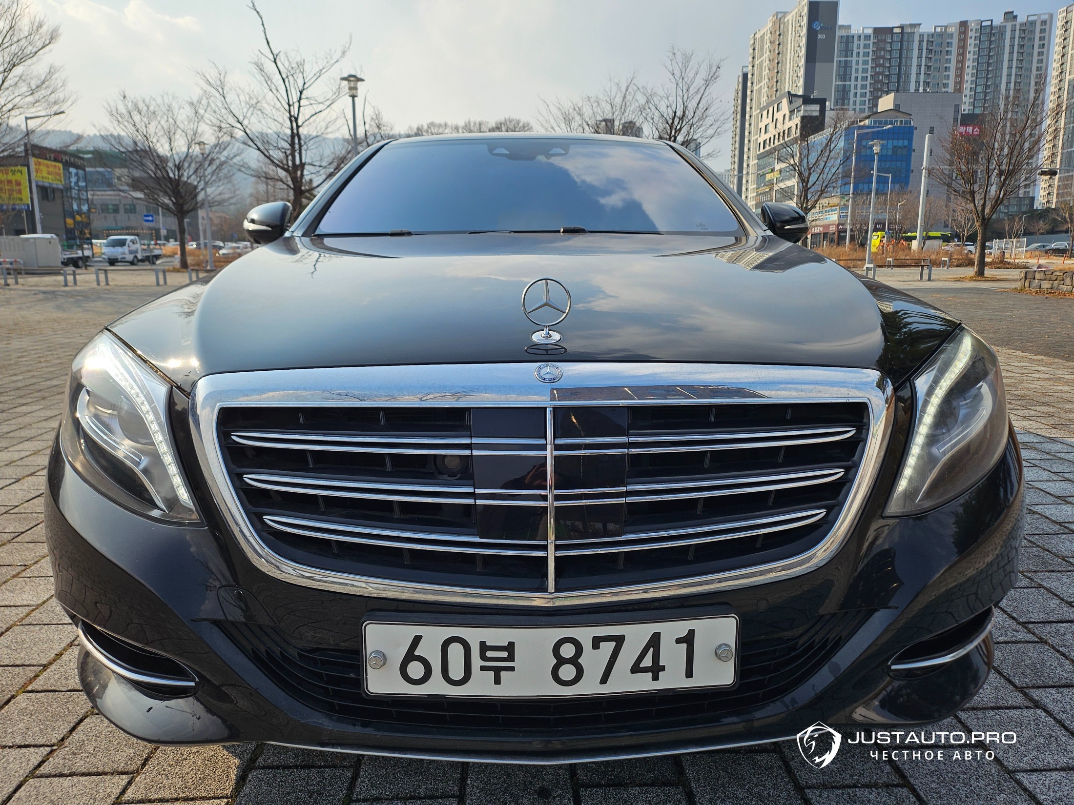 Автомобиль Mercedes-Benz S-Class