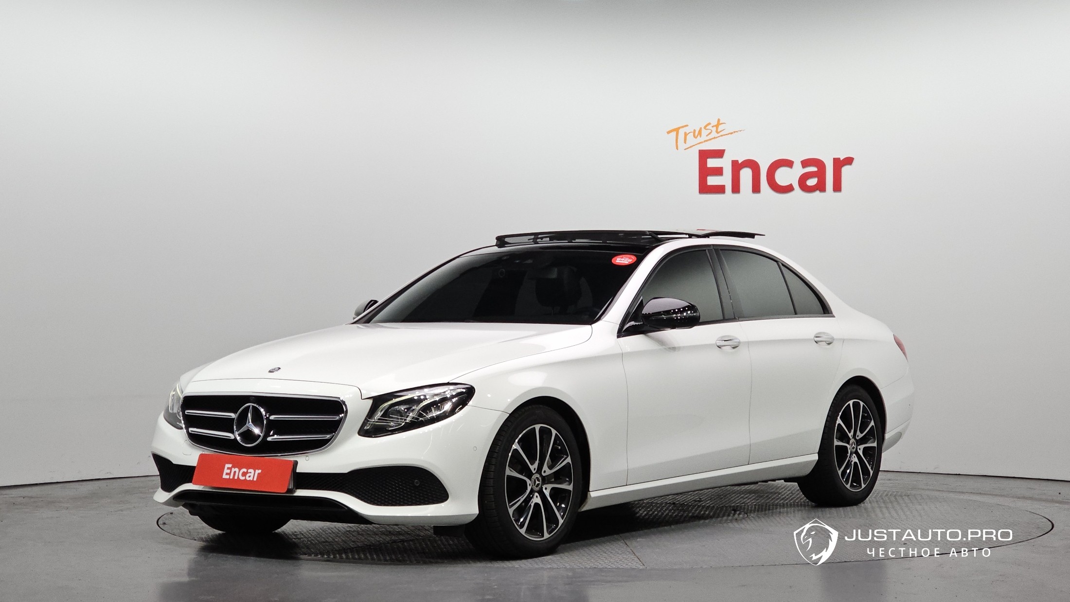 Автомобиль Mercedes-Benz E-Class
