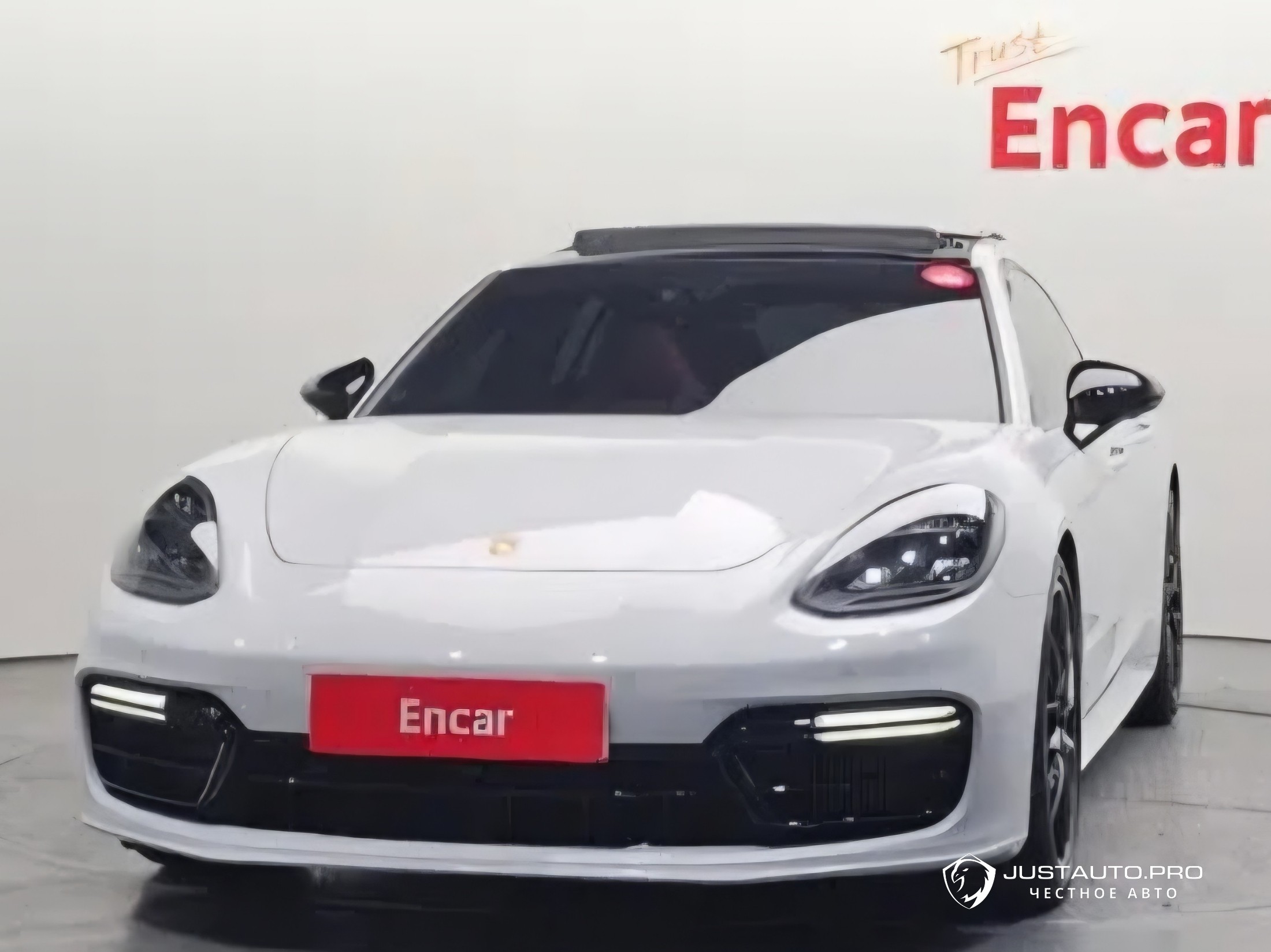 Автомобиль Porsche Panamera