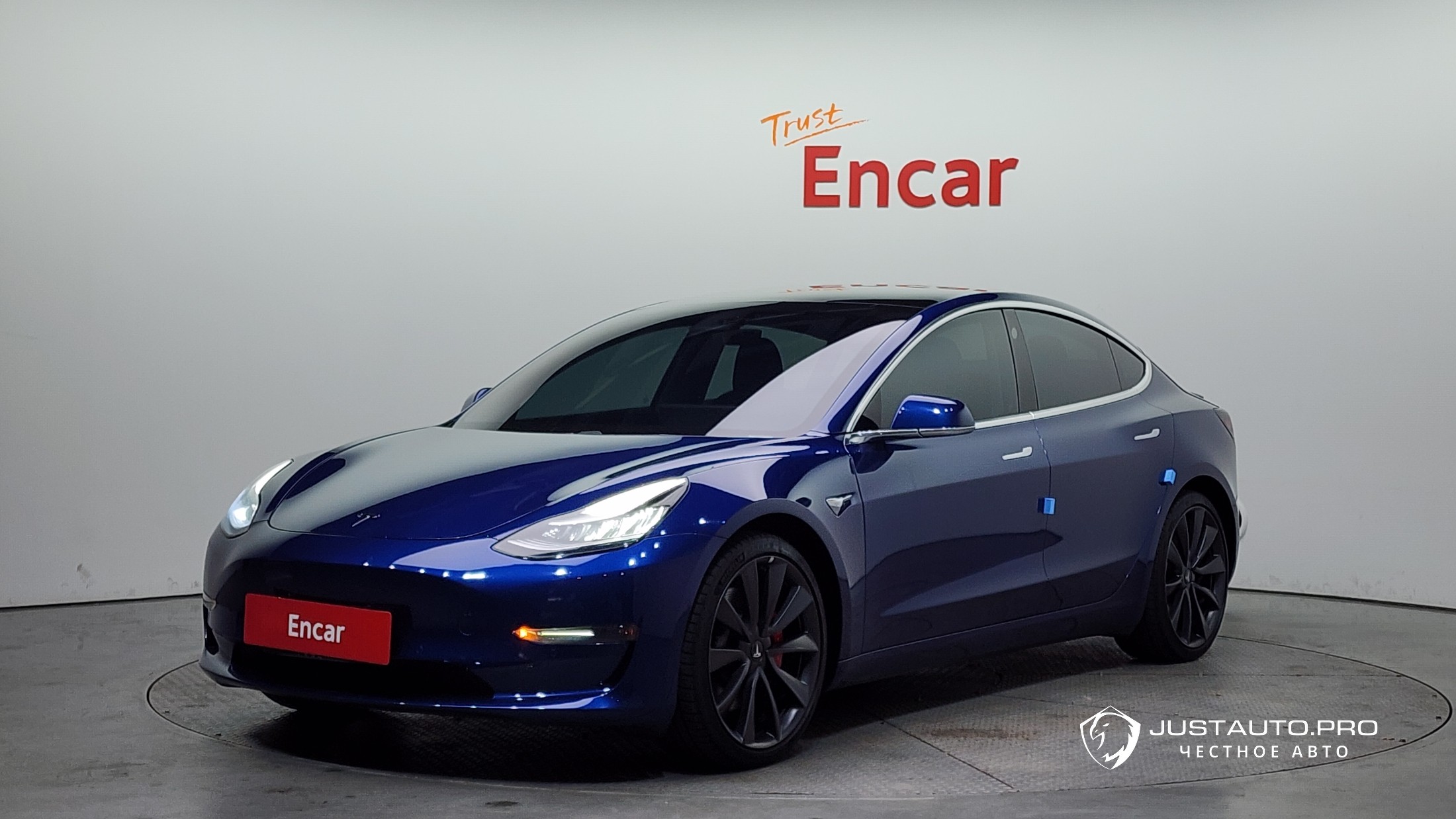 Автомобиль Tesla Model 3