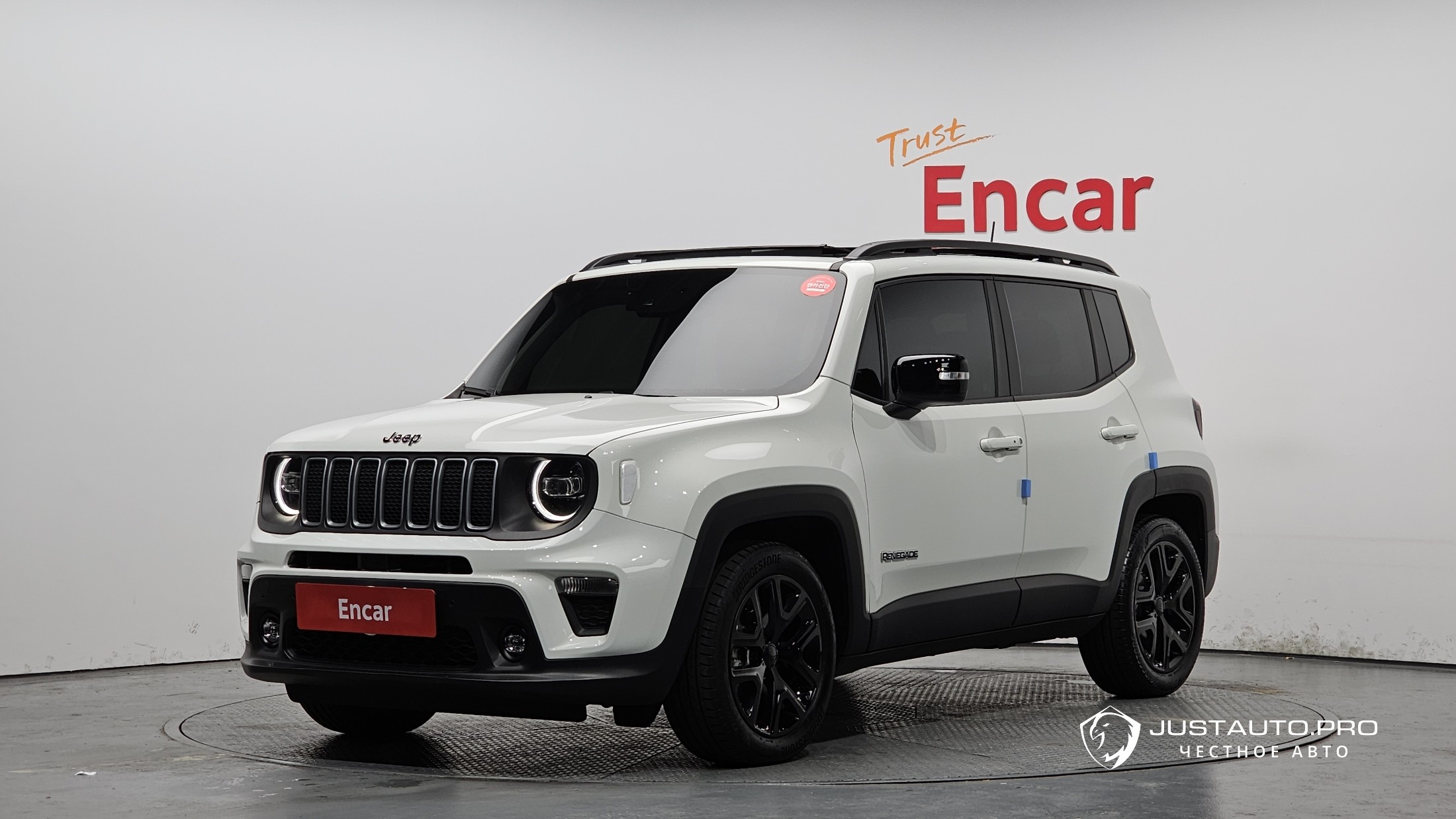 Автомобиль Jeep Renegade