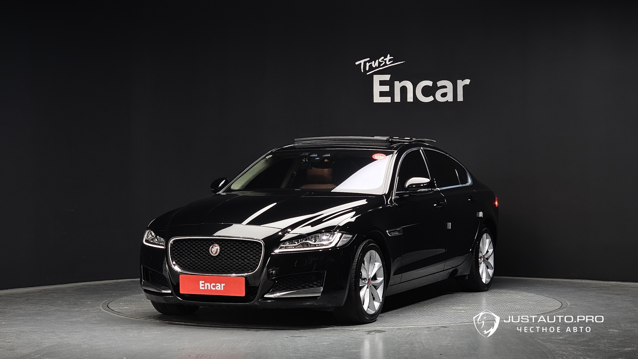 Автомобиль Jaguar XF
