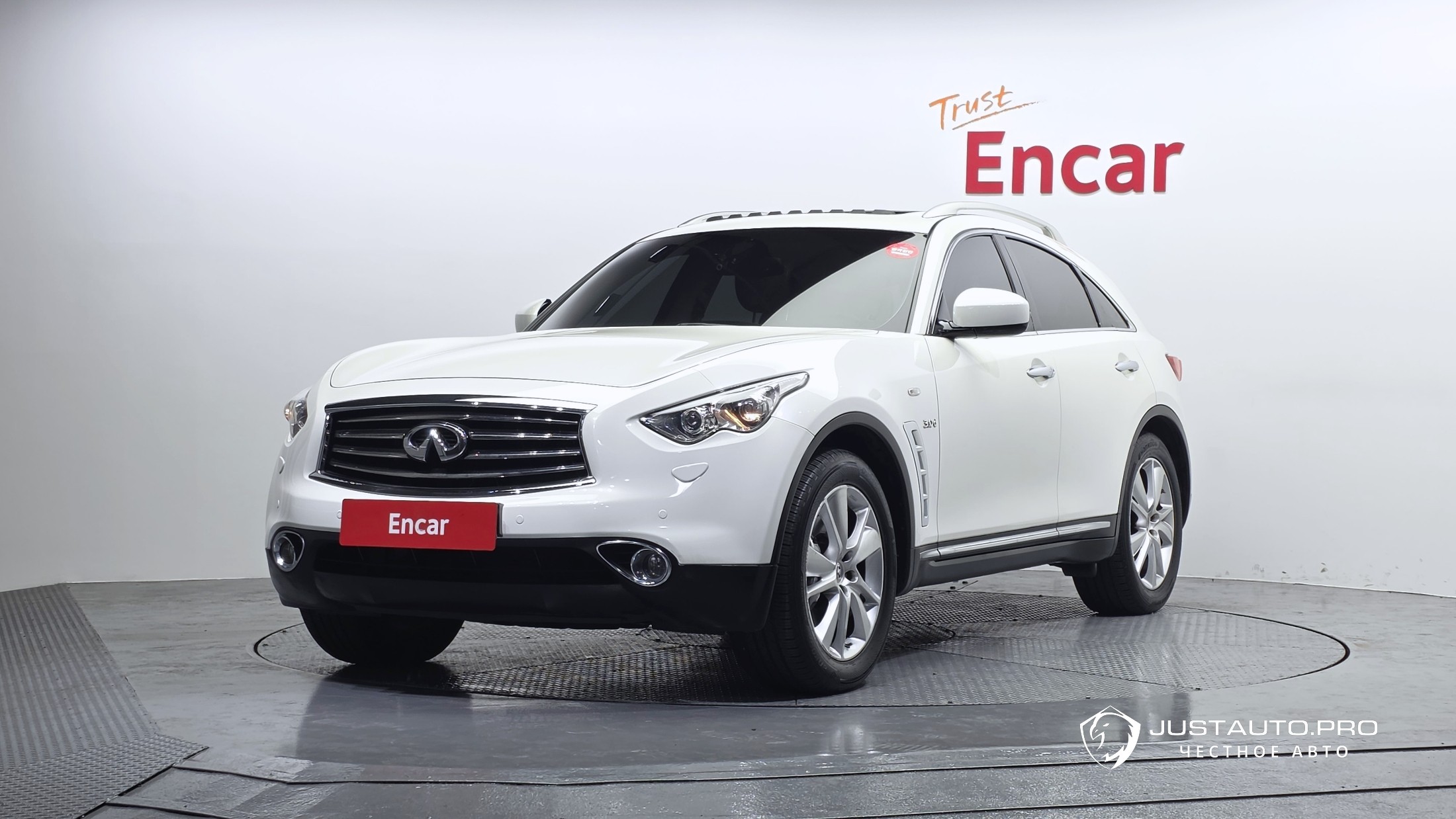 Автомобиль Infiniti QX70