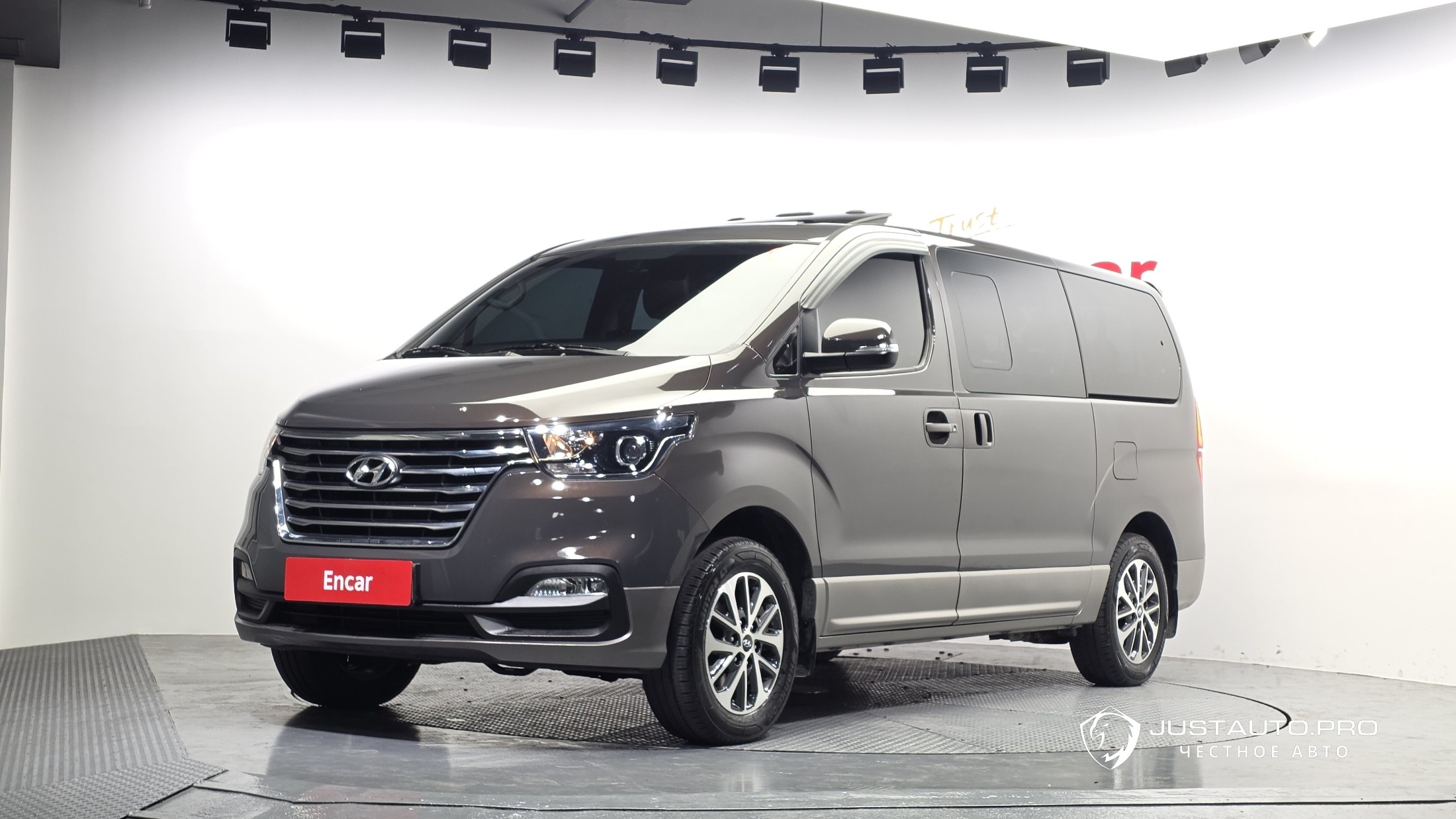 Автомобиль Hyundai Starex