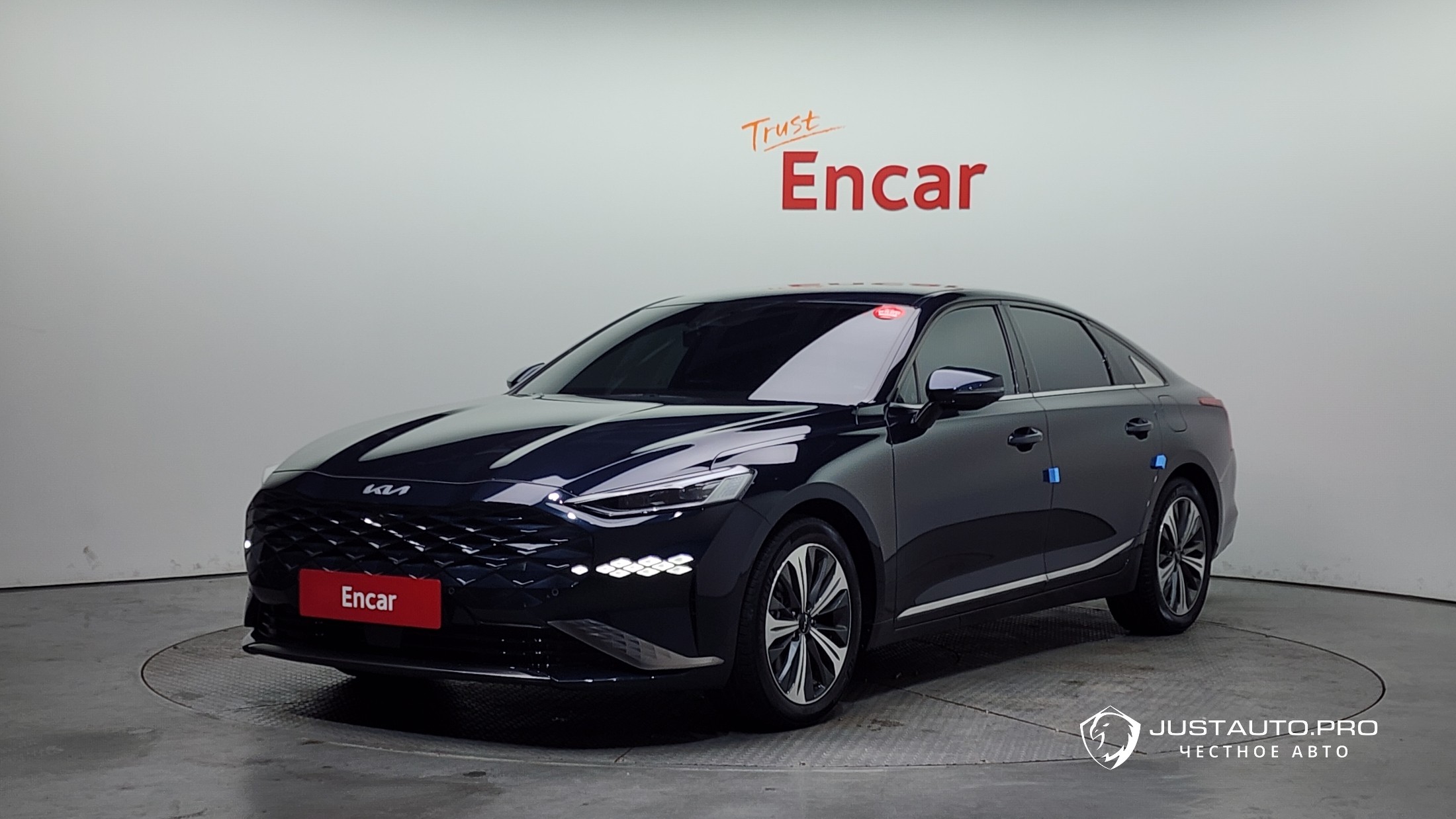 Автомобиль Kia K8