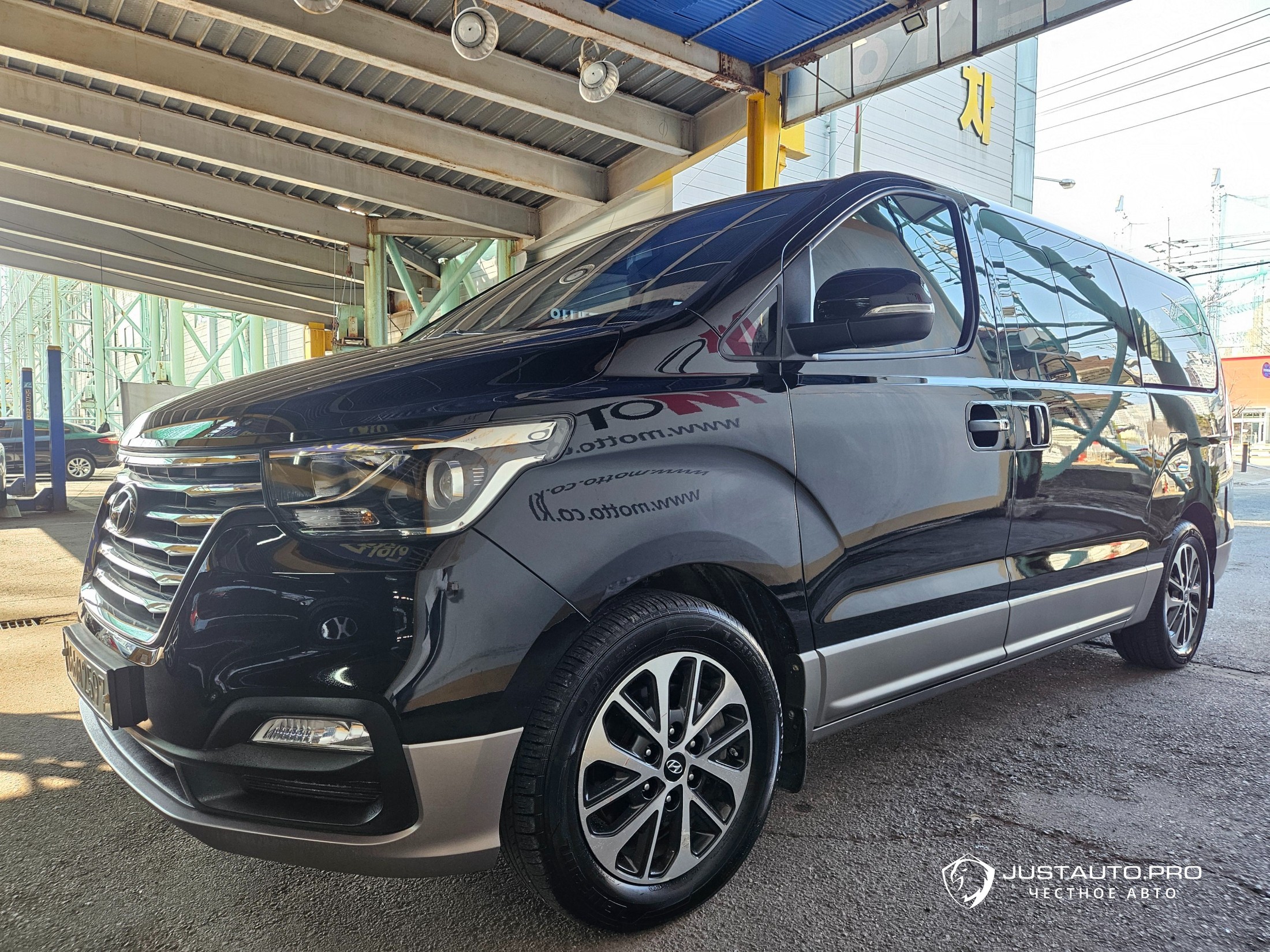 Автомобиль Hyundai Starex