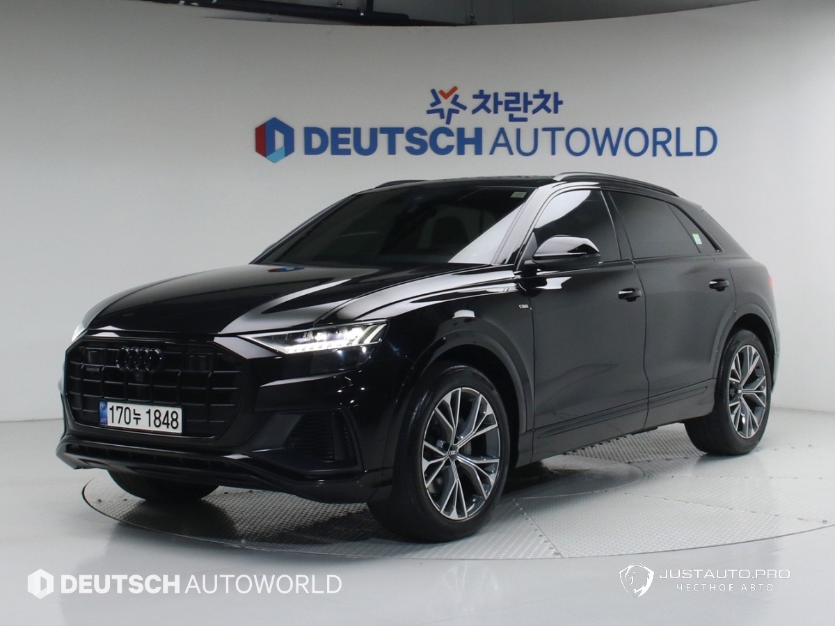 Автомобиль Audi Q8