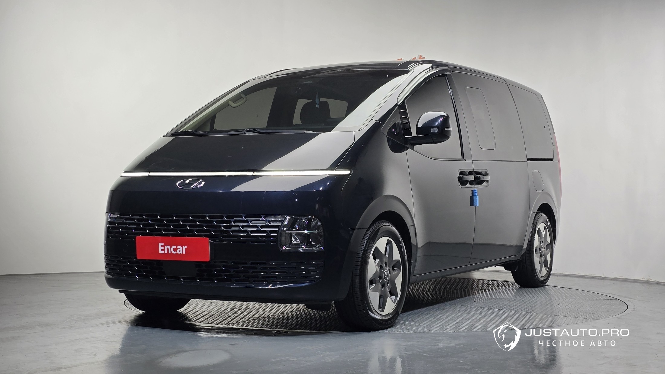 Автомобиль Hyundai Staria