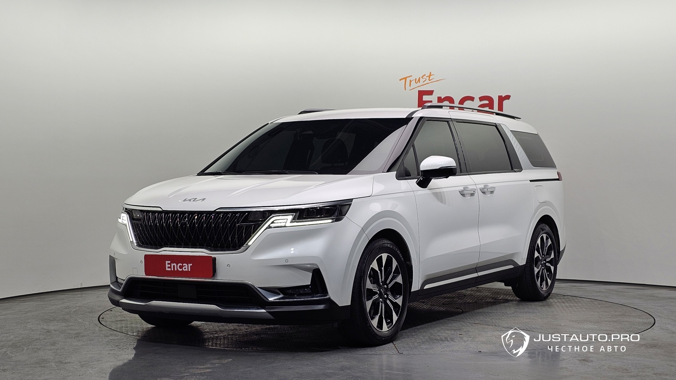 Автомобиль Kia Canival