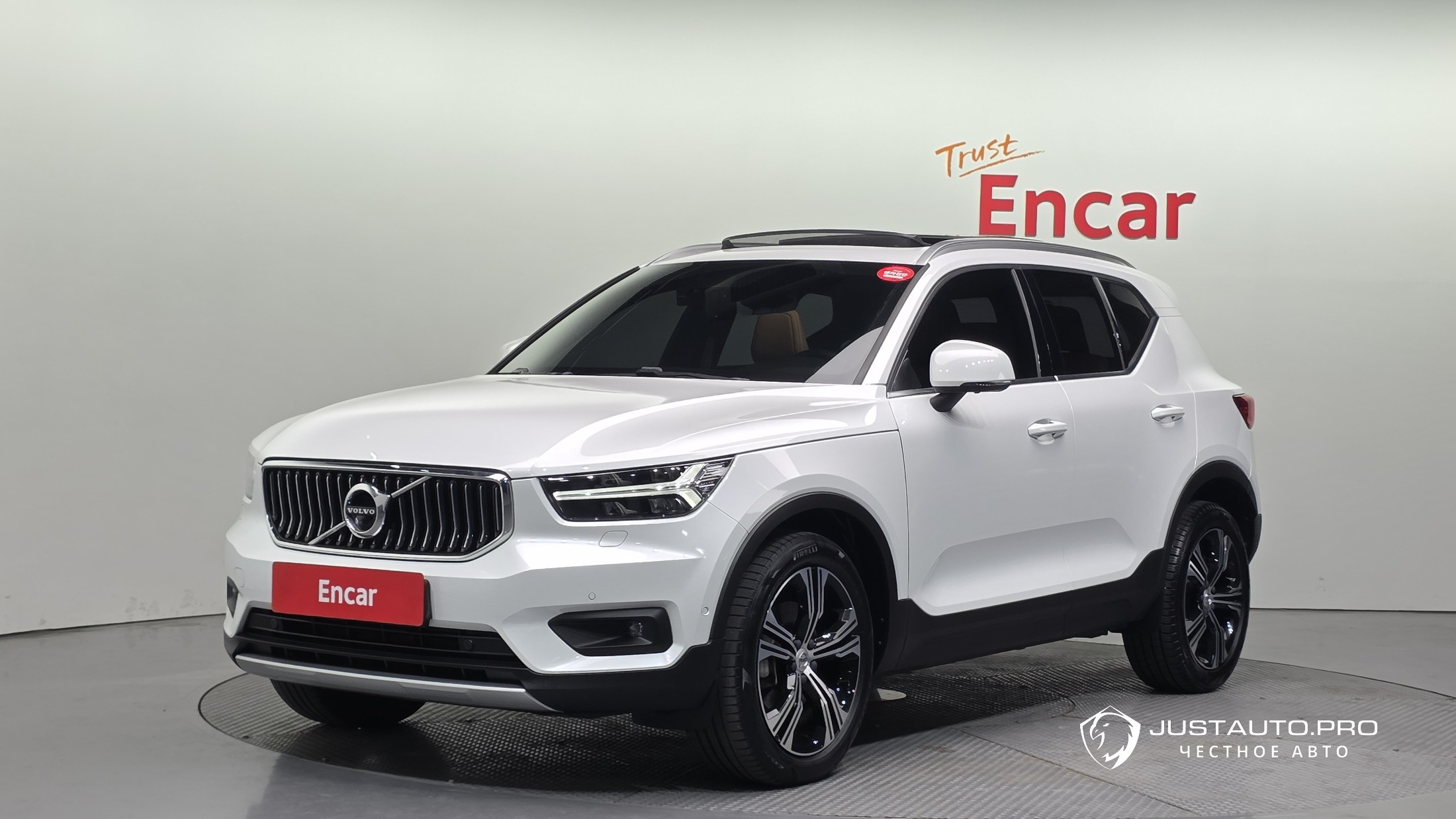 Автомобиль Volvo XC40