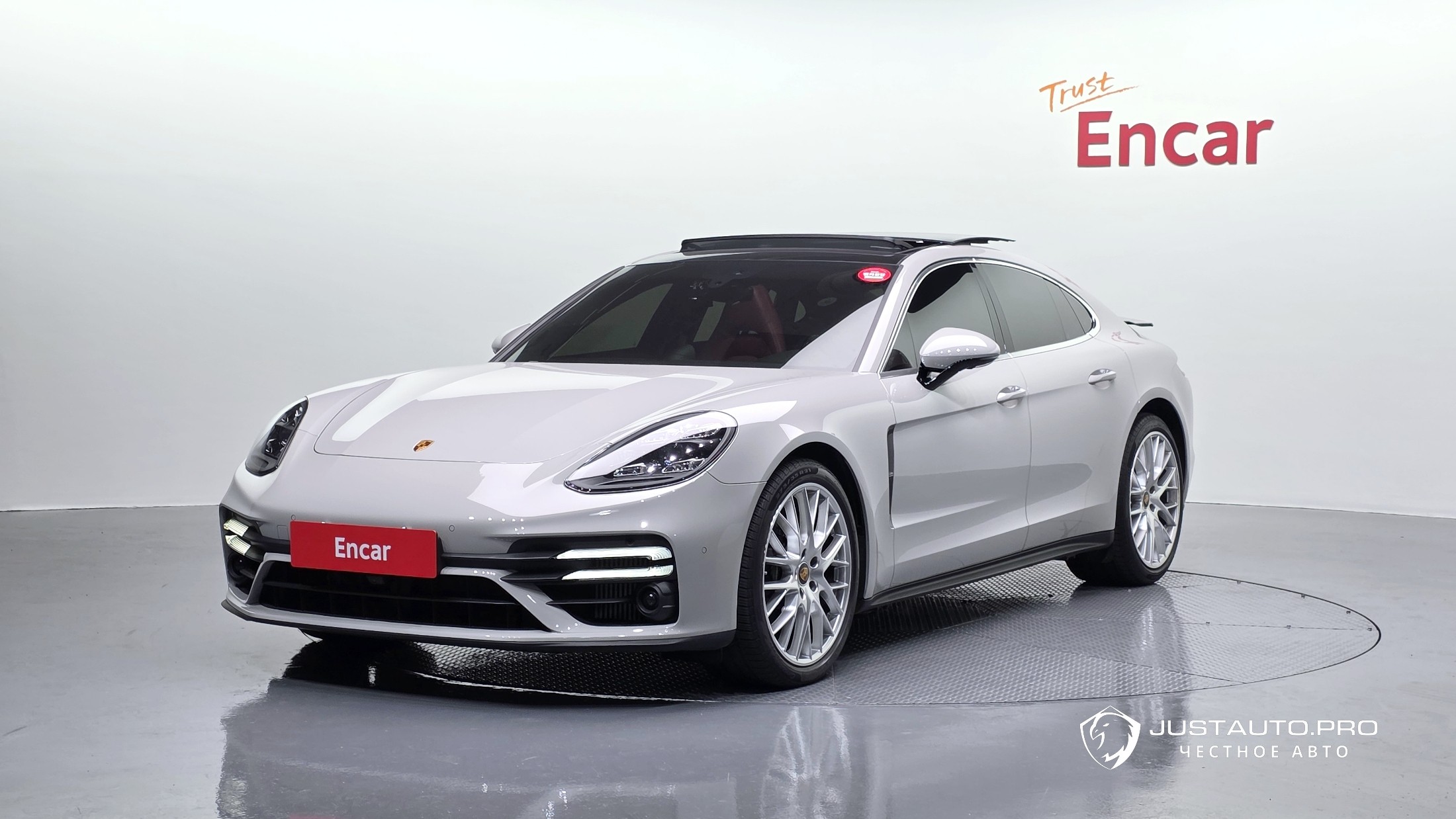 Автомобиль Porsche Panamera