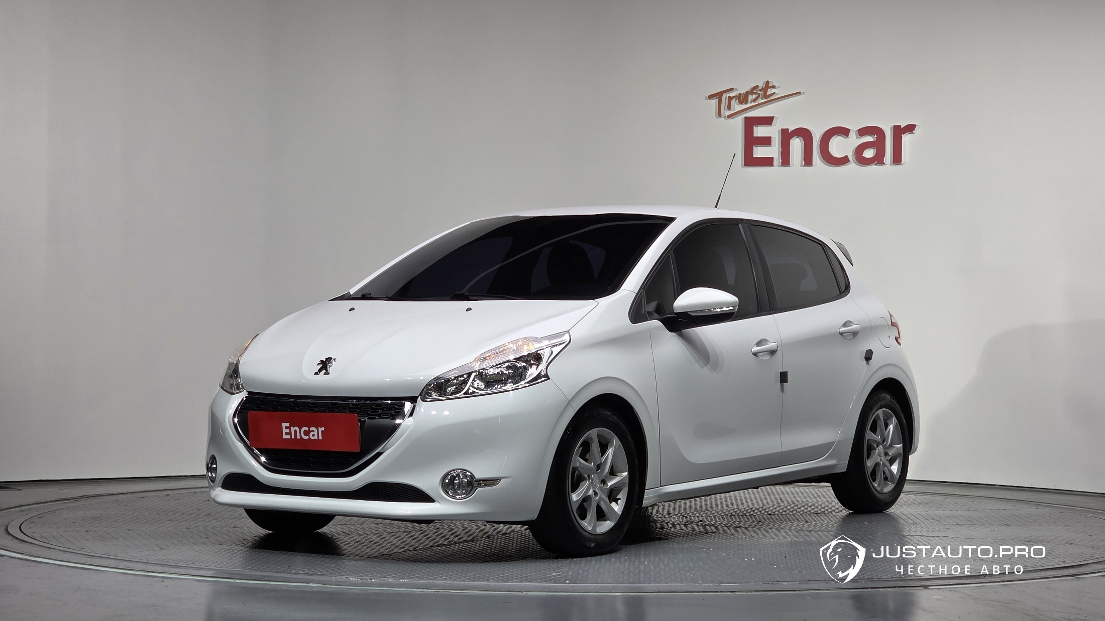 Автомобиль Peugeot 208