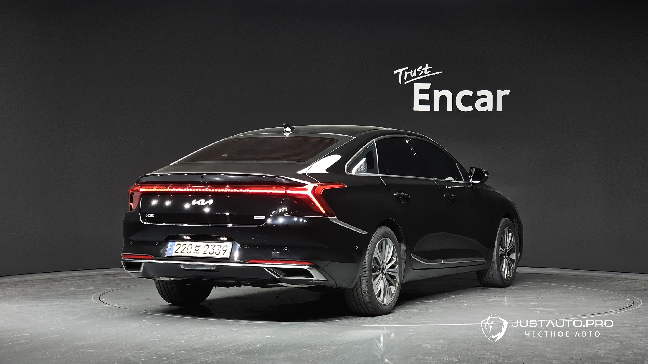 Автомобиль Kia K8