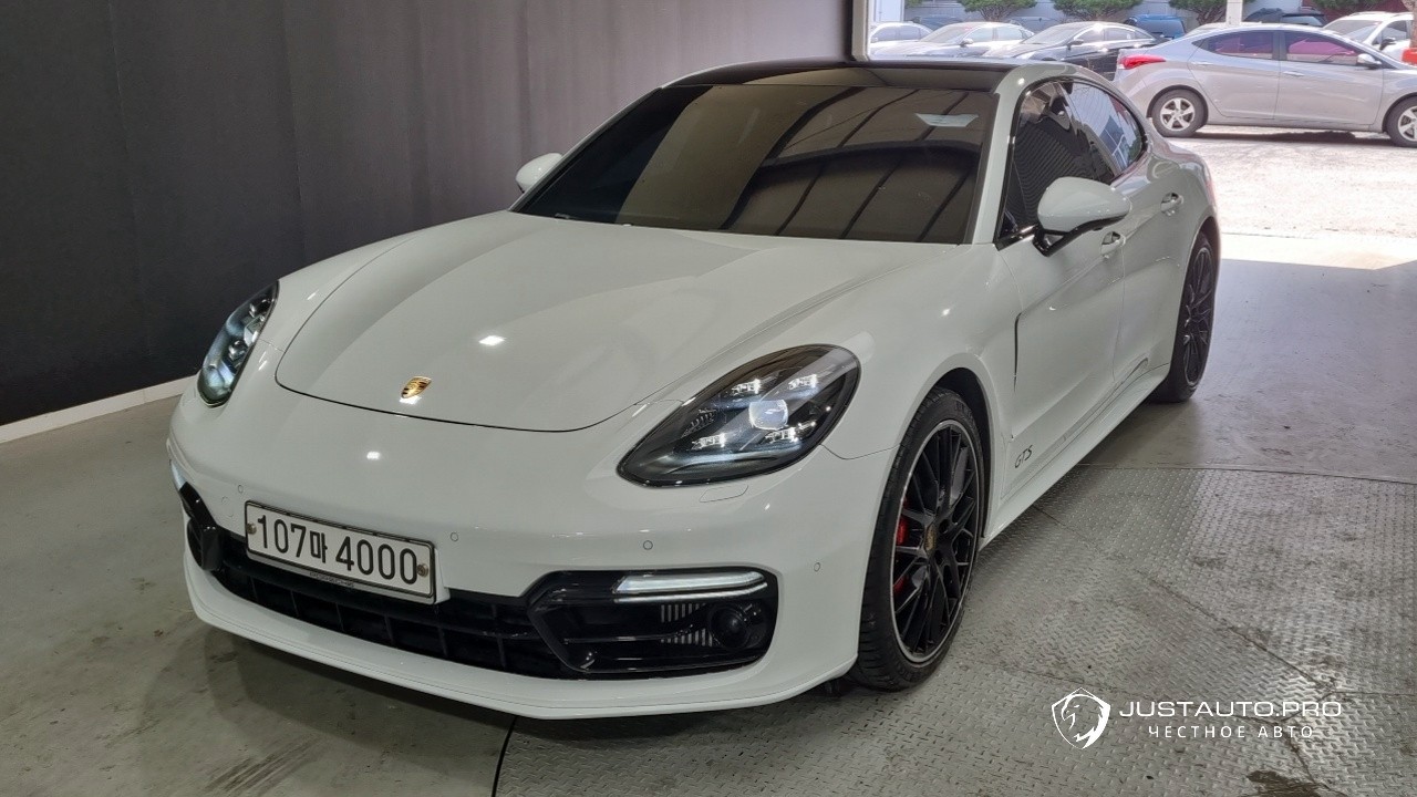 Автомобиль Porsche Panamera