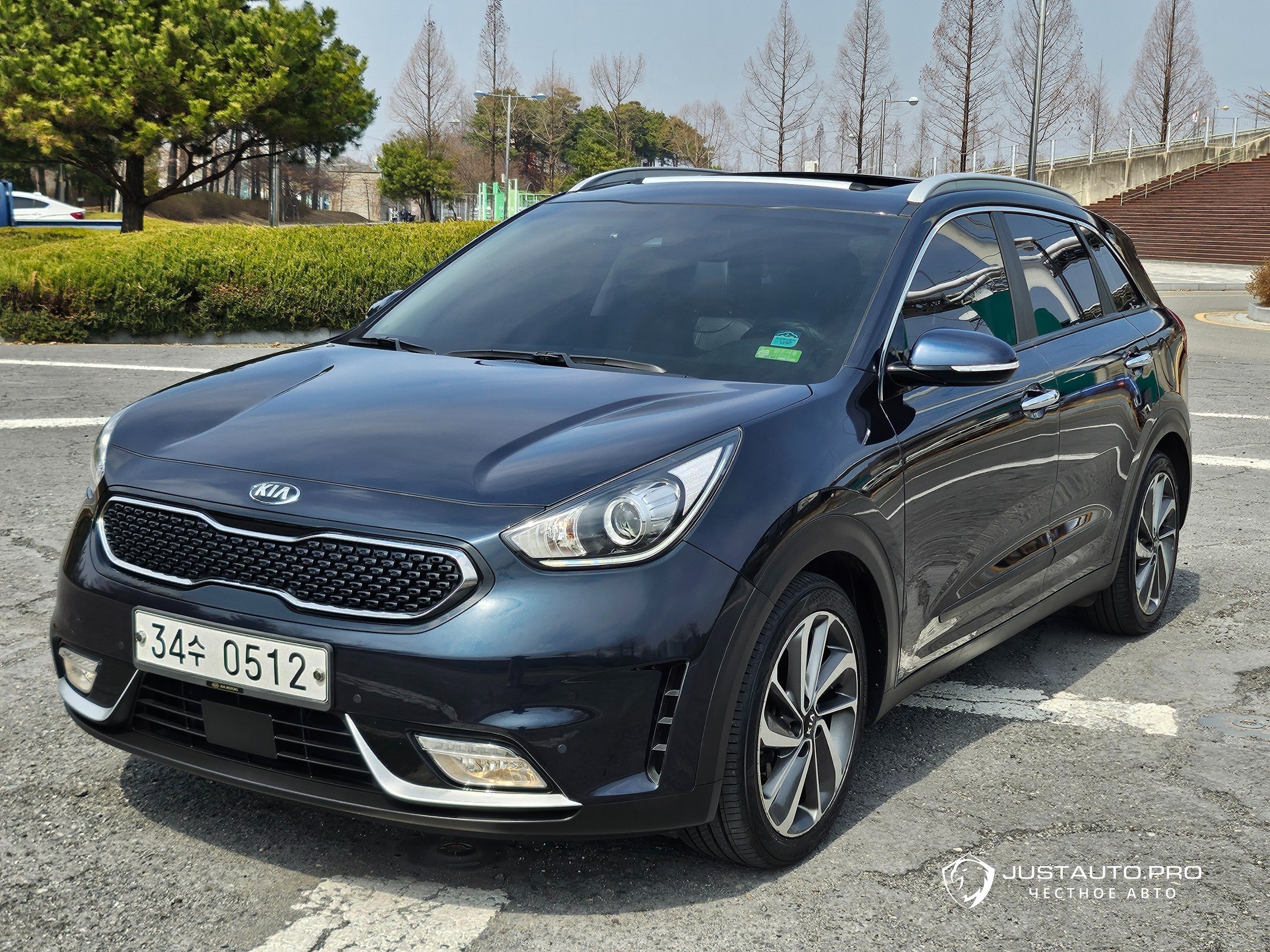 Автомобиль Kia Niro