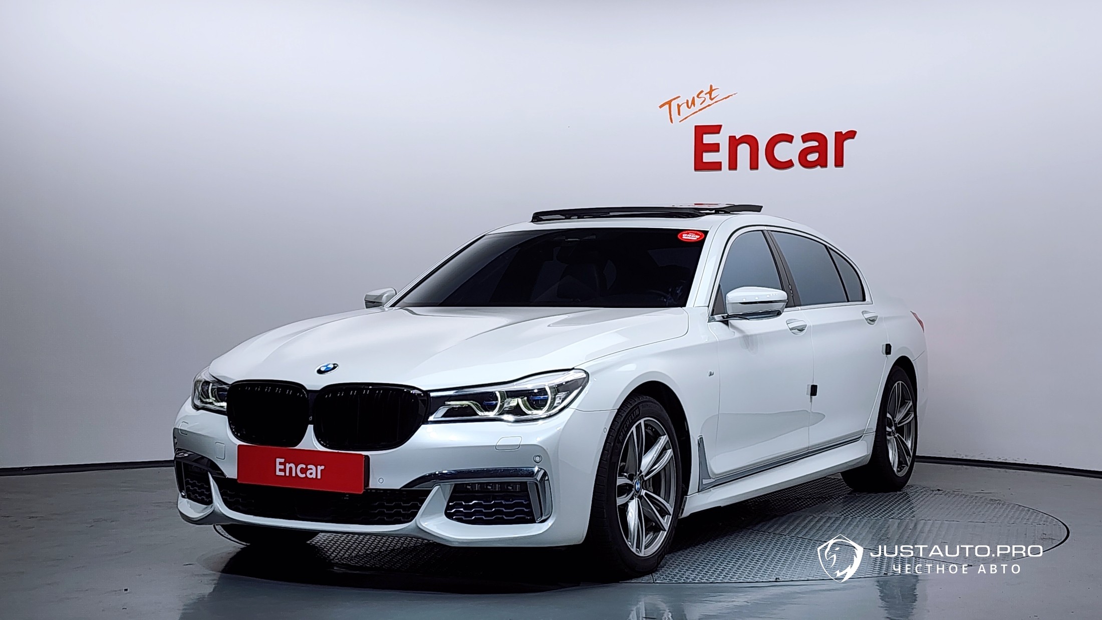 Автомобиль BMW 7-Series