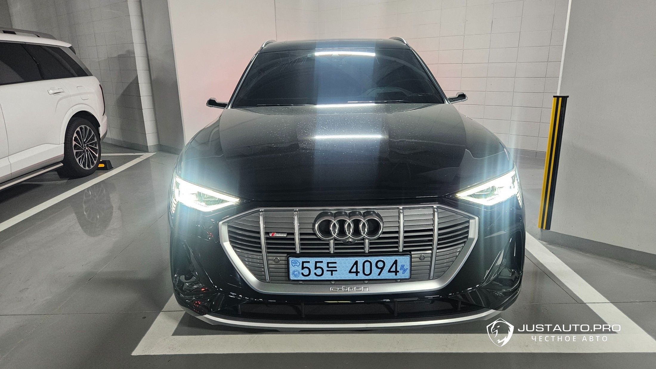 Автомобиль Audi e-tron