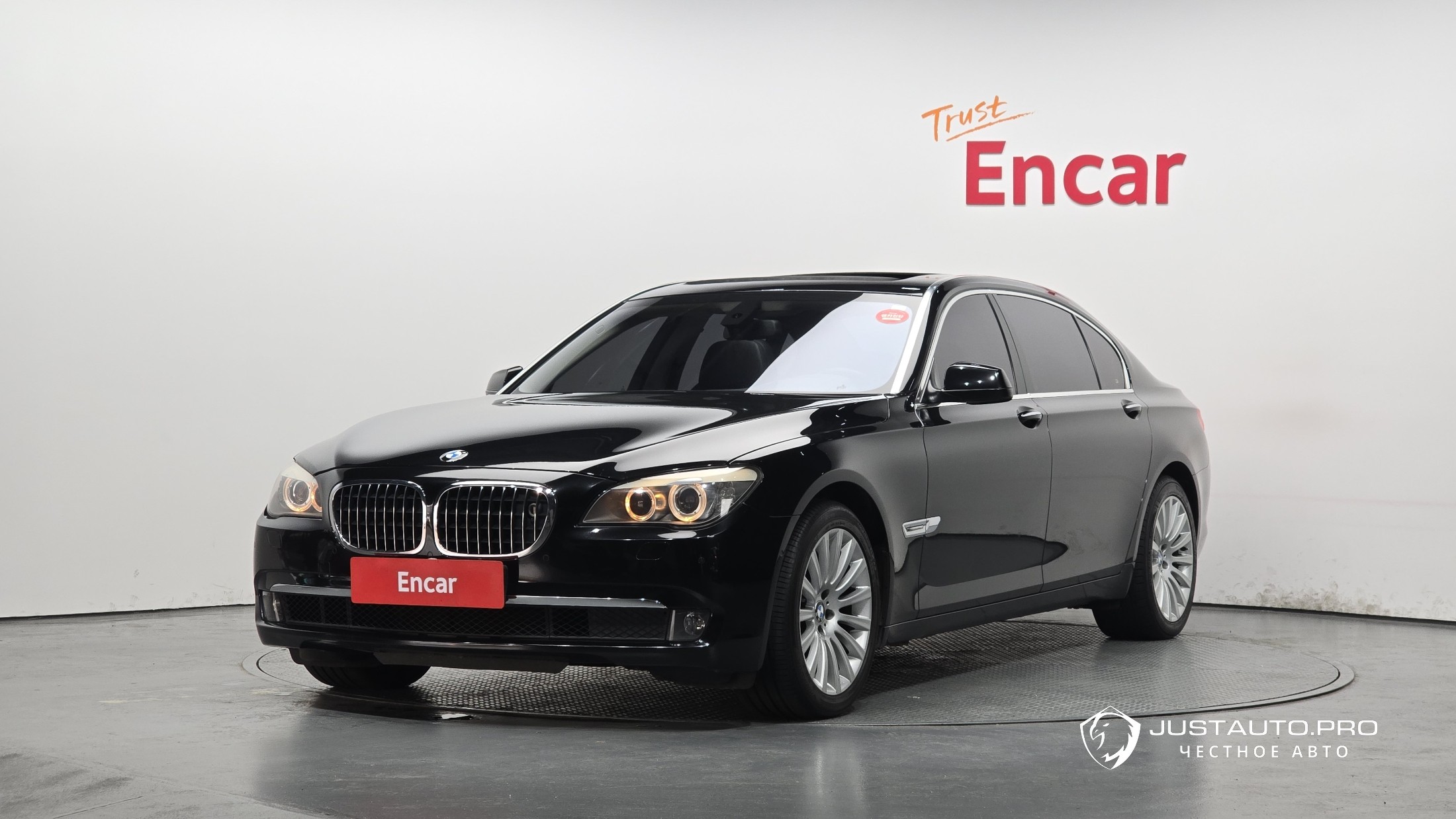 Автомобиль BMW 7-Series
