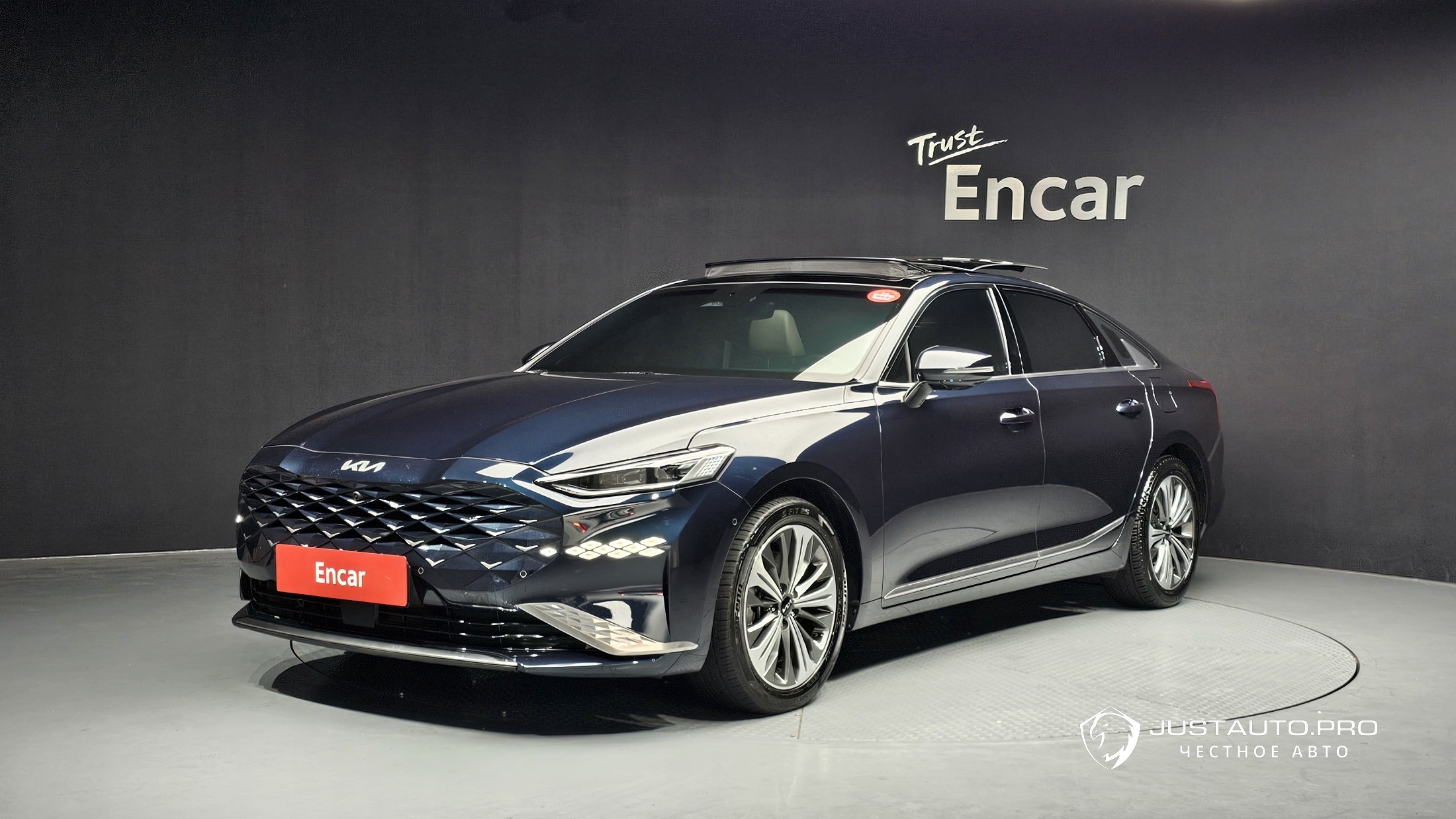Автомобиль Kia K8