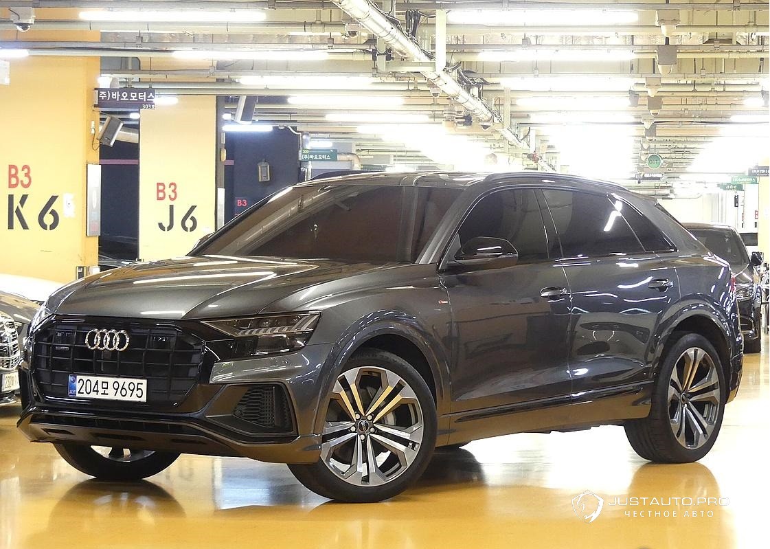 Автомобиль Audi Q8