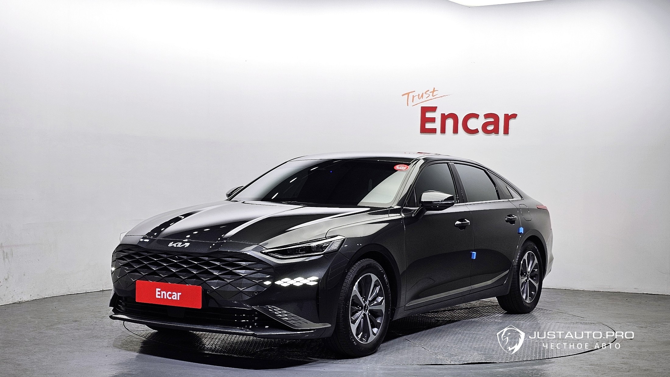 Автомобиль Kia K8