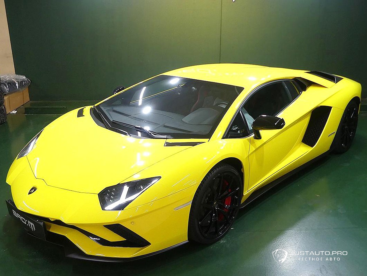 Автомобиль Lamborghini Aventador