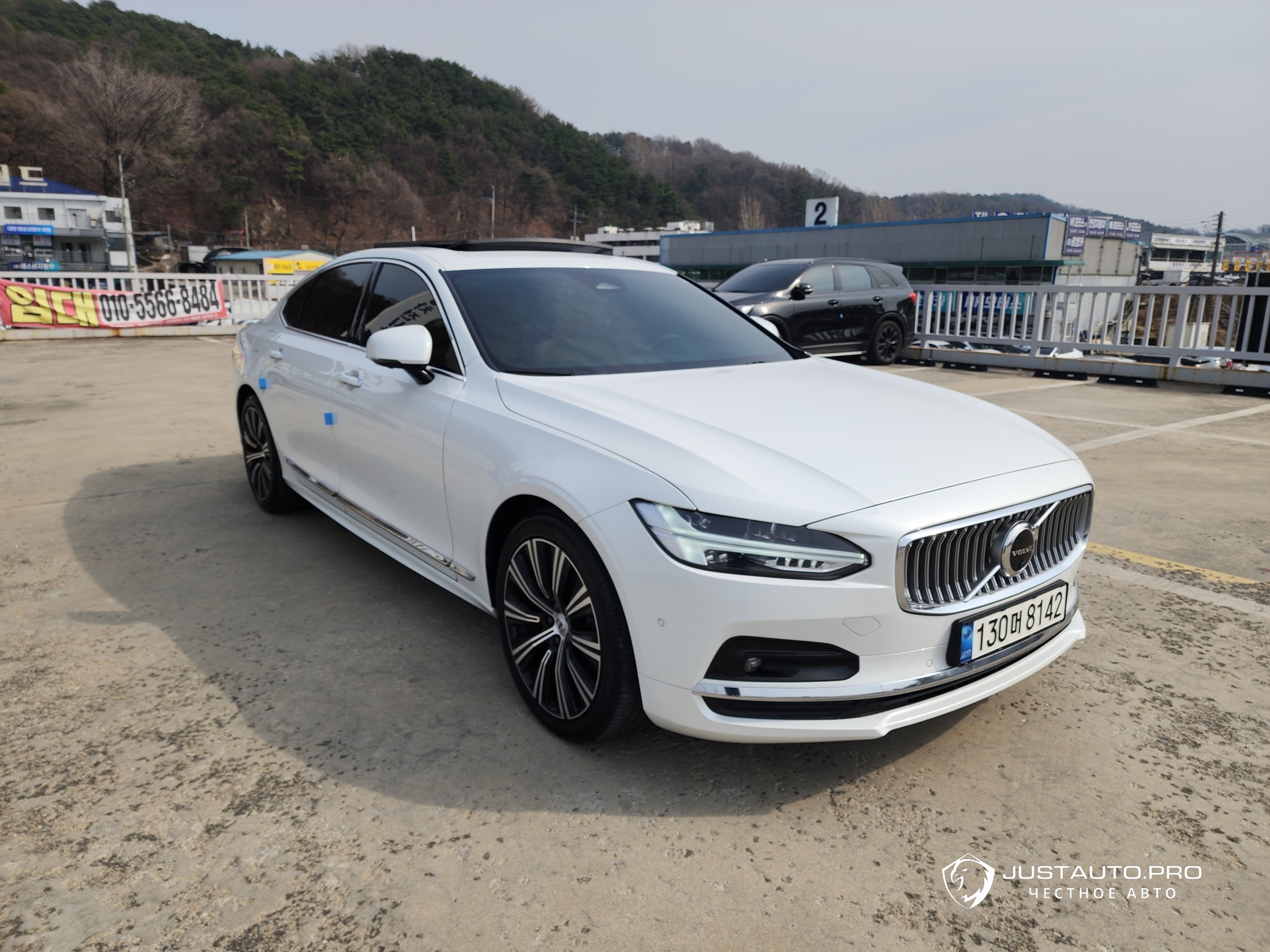 Автомобиль Volvo S90