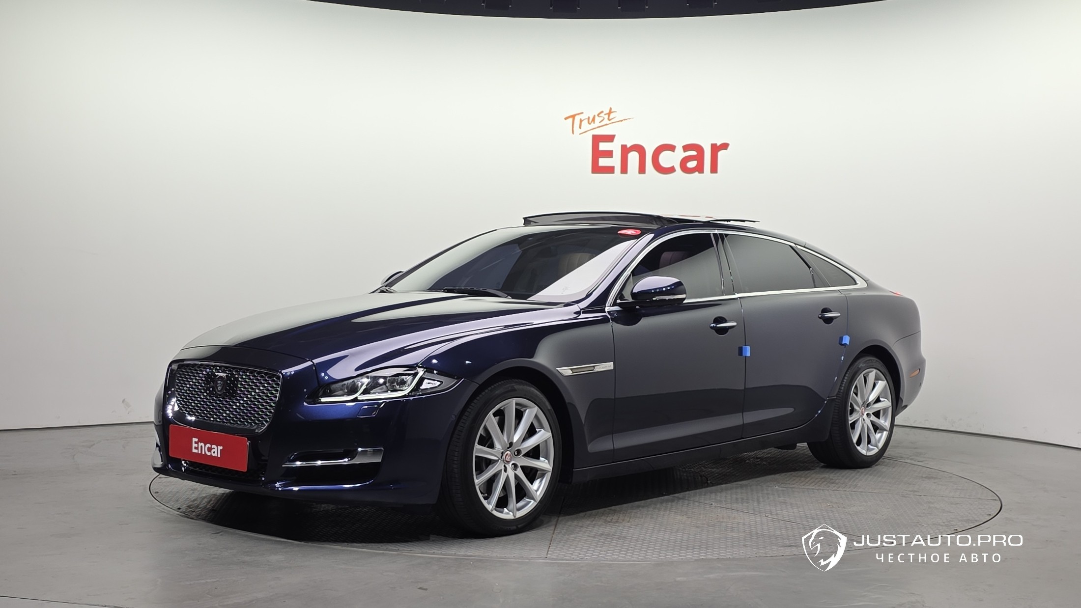 Автомобиль Jaguar XJ