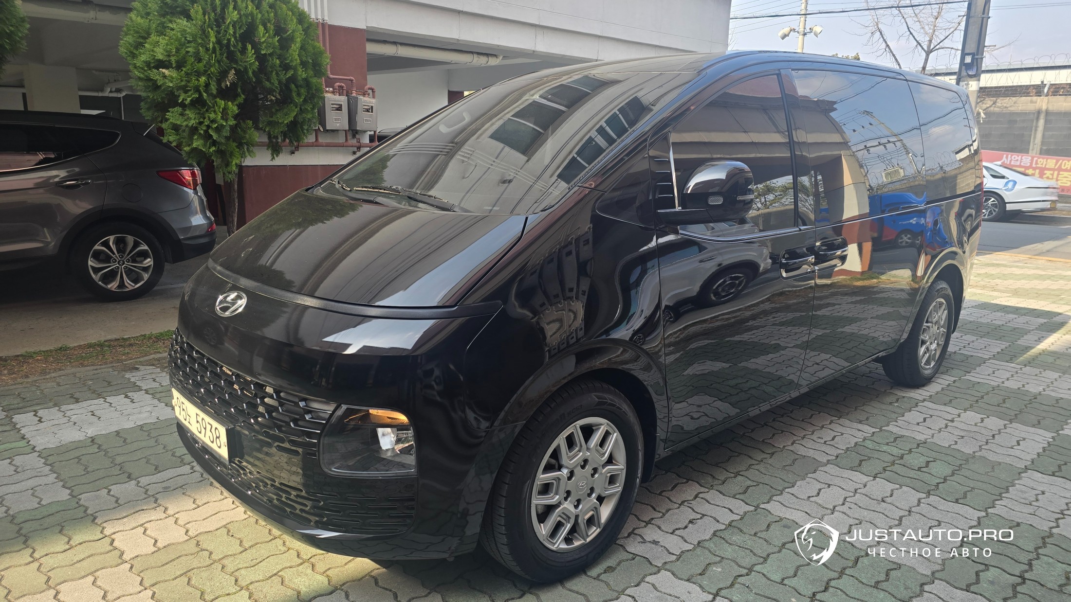 Автомобиль Hyundai Staria