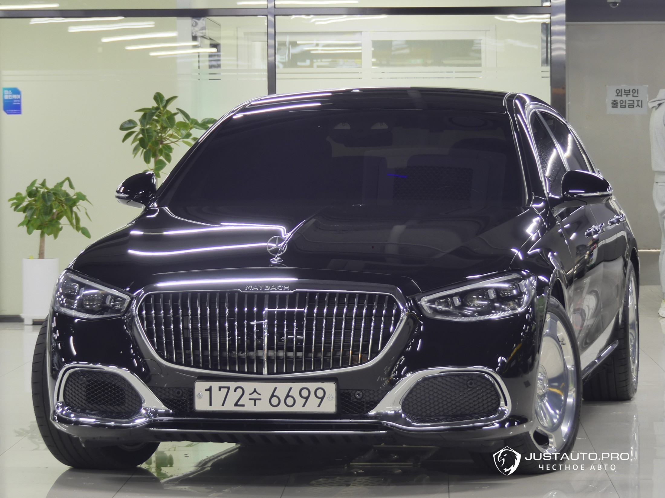 Автомобиль Mercedes-Benz S-Class